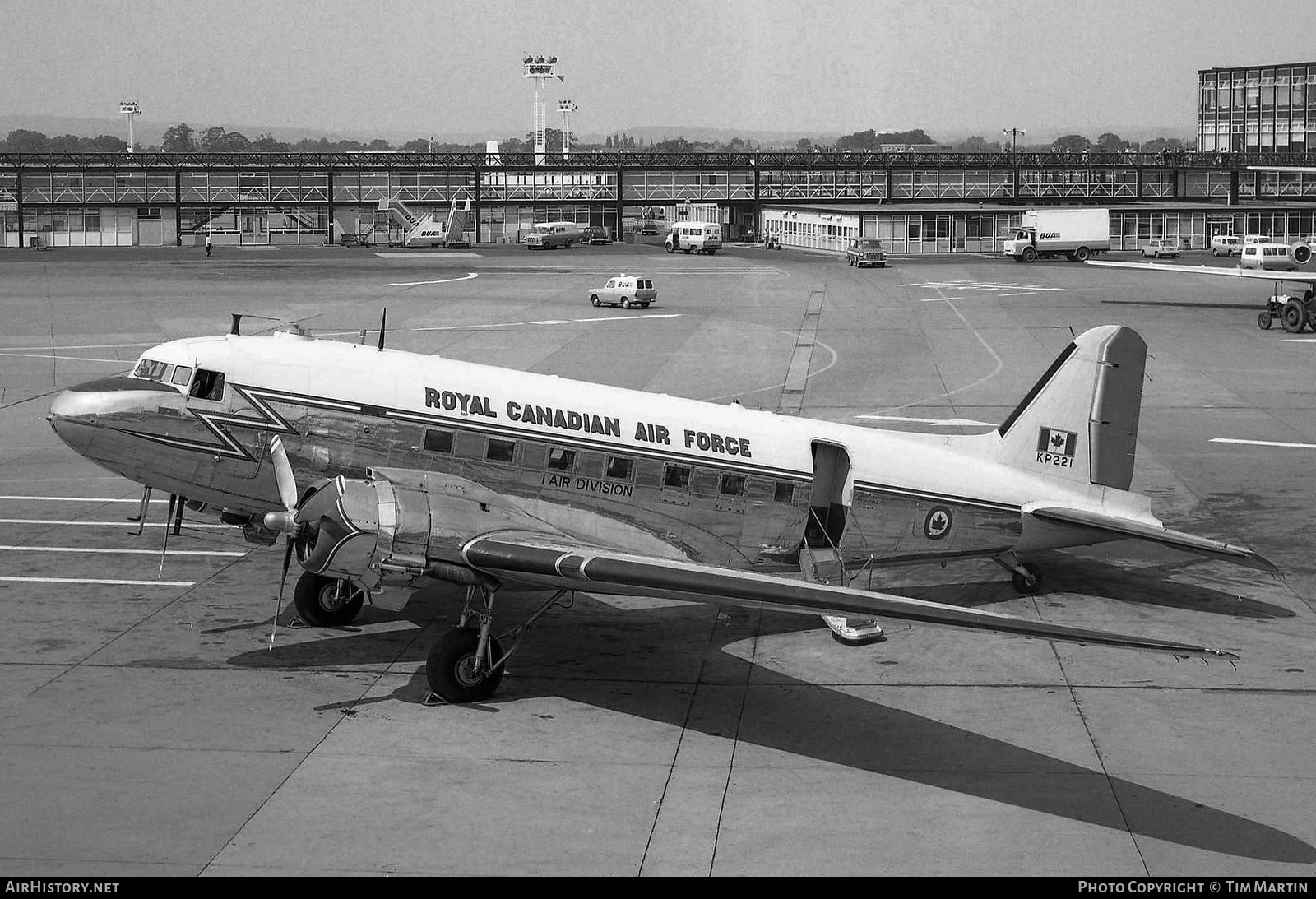 Aircraft Photo of KP221 | Douglas C-47B Dakota Mk.4 | Canada - Air Force | AirHistory.net #196057