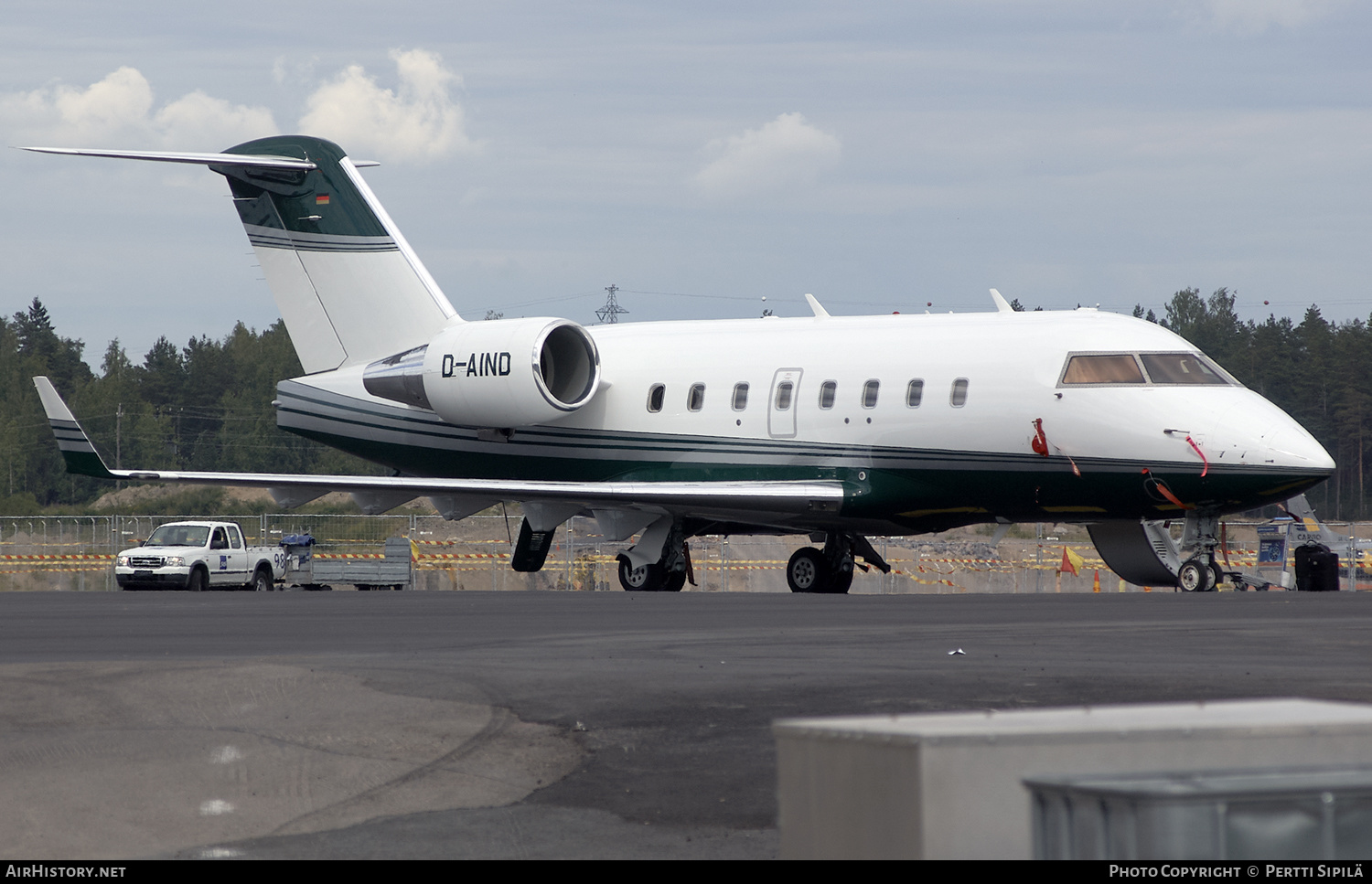 Aircraft Photo of D-AIND | Bombardier Challenger 604 (CL-600-2B16) | AirHistory.net #196059