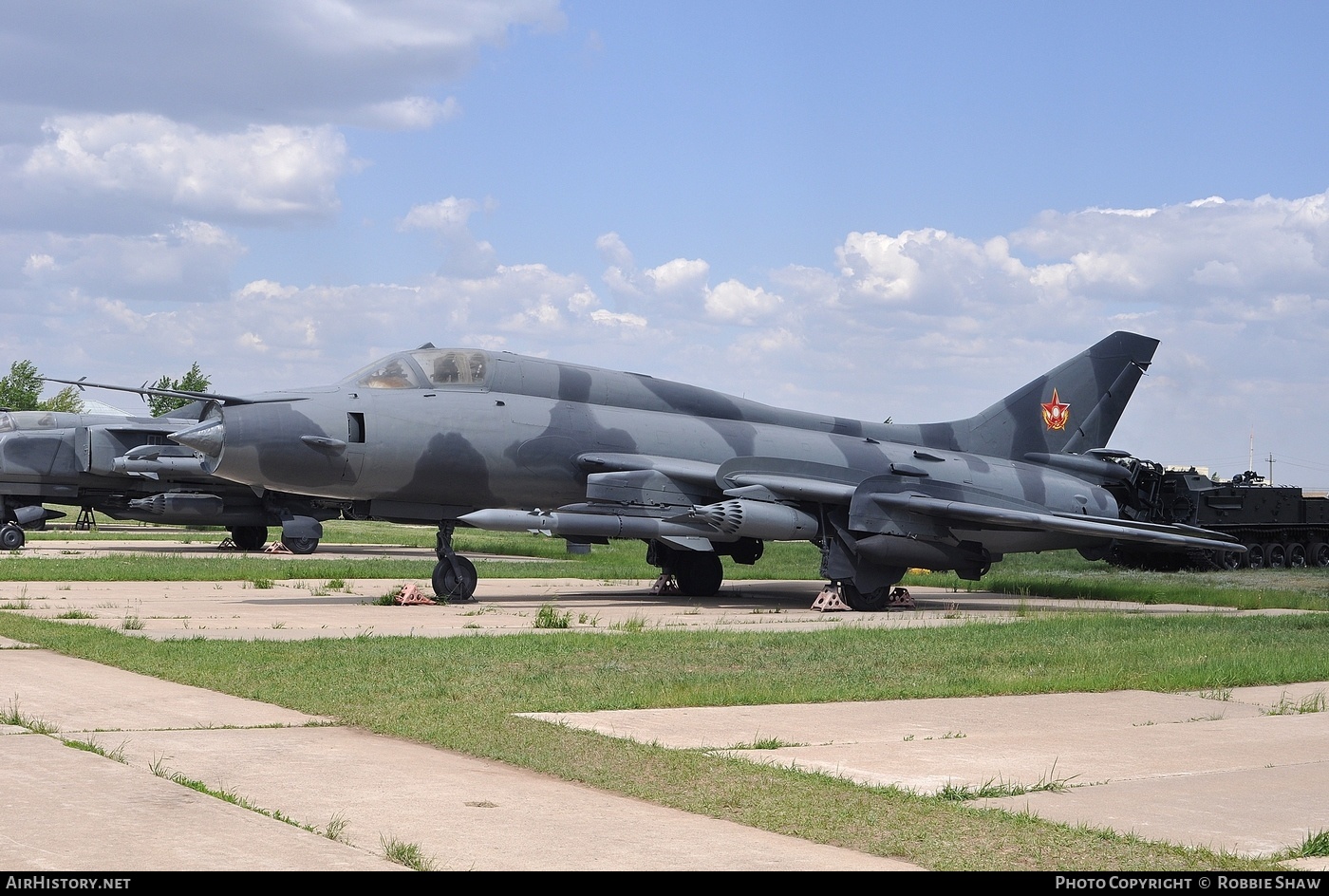 Aircraft Photo of 09 red | Sukhoi Su-17M3 | Kazakhstan - Air Force | AirHistory.net #196087