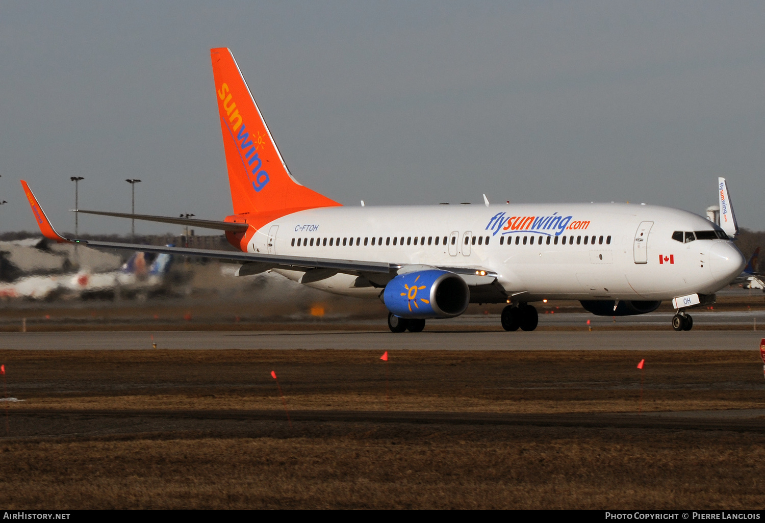Aircraft Photo of C-FTOH | Boeing 737-8HX | Sunwing Airlines | AirHistory.net #196906