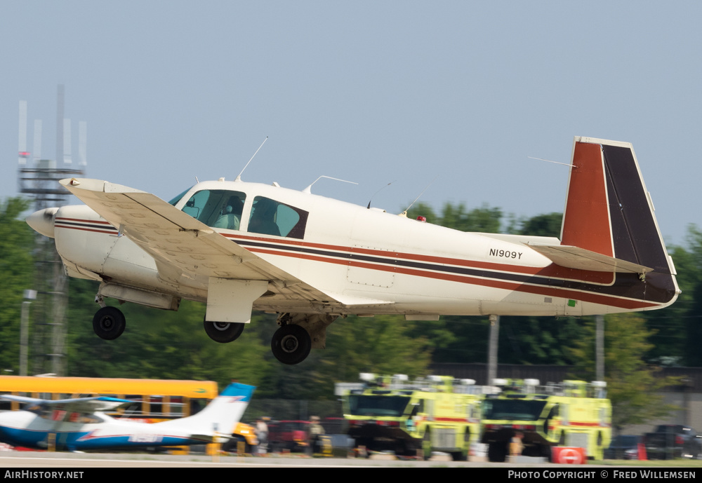 Aircraft Photo of N1909Y | Mooney M-20D Master | AirHistory.net #196914