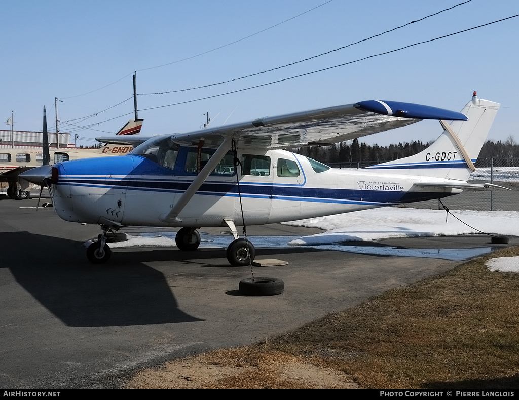 Aircraft Photo of C-GDCT | Cessna 210-5A | Ecole de Parachutiste de Victoriaville | AirHistory.net #197300