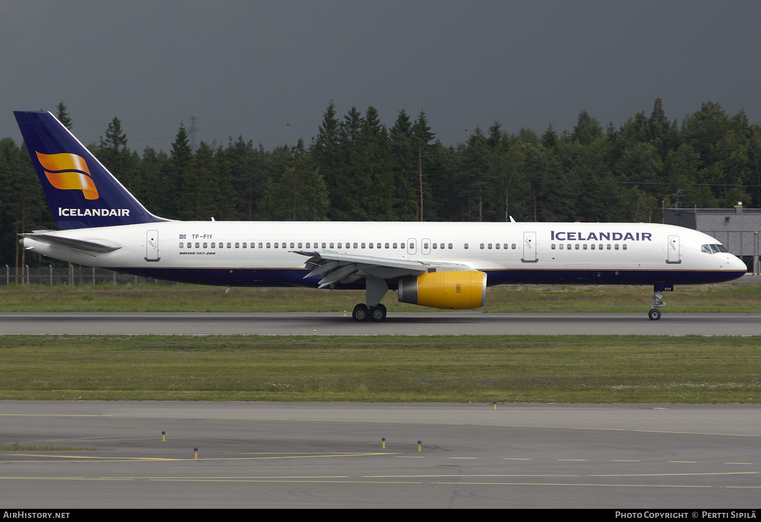 Aircraft Photo of TF-FIY | Boeing 757-256 | Icelandair | AirHistory.net #197333