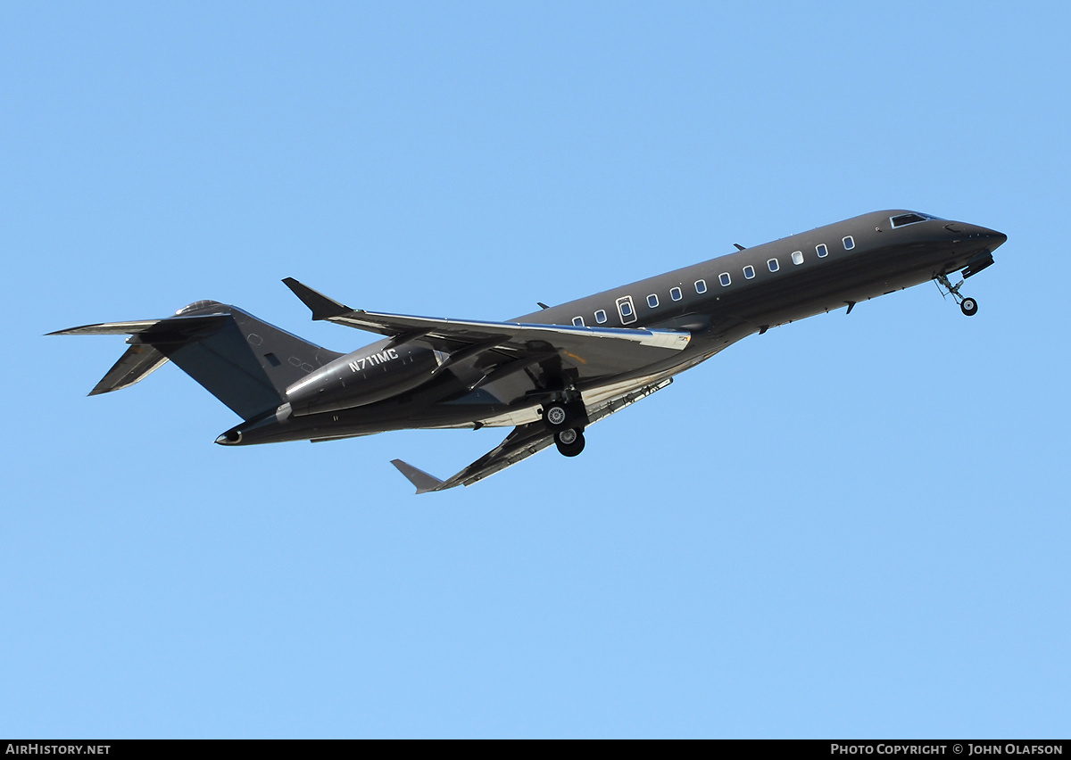 Aircraft Photo of N711MC | Bombardier Global Express (BD-700-1A10) | AirHistory.net #197414