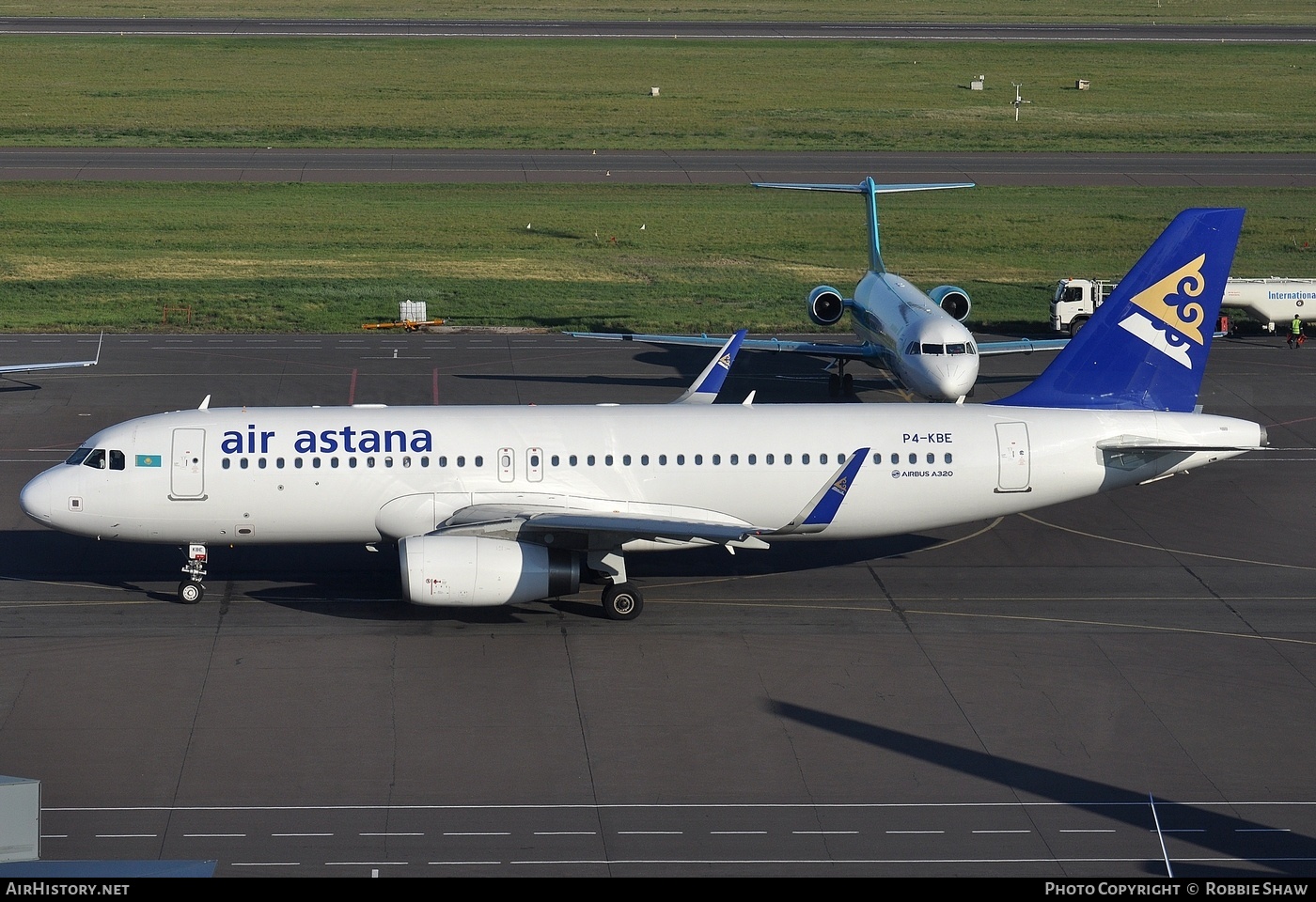 Aircraft Photo of P4-KBE | Airbus A320-232 | Air Astana | AirHistory.net #197625