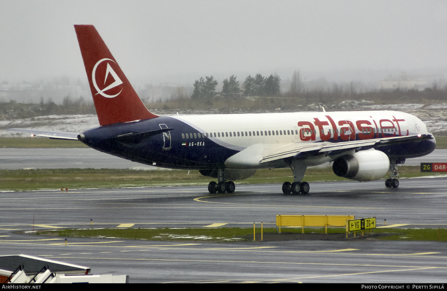 Aircraft Photo of A6-RKA | Boeing 757-256 | Atlasjet Airlines | AirHistory.net #197813