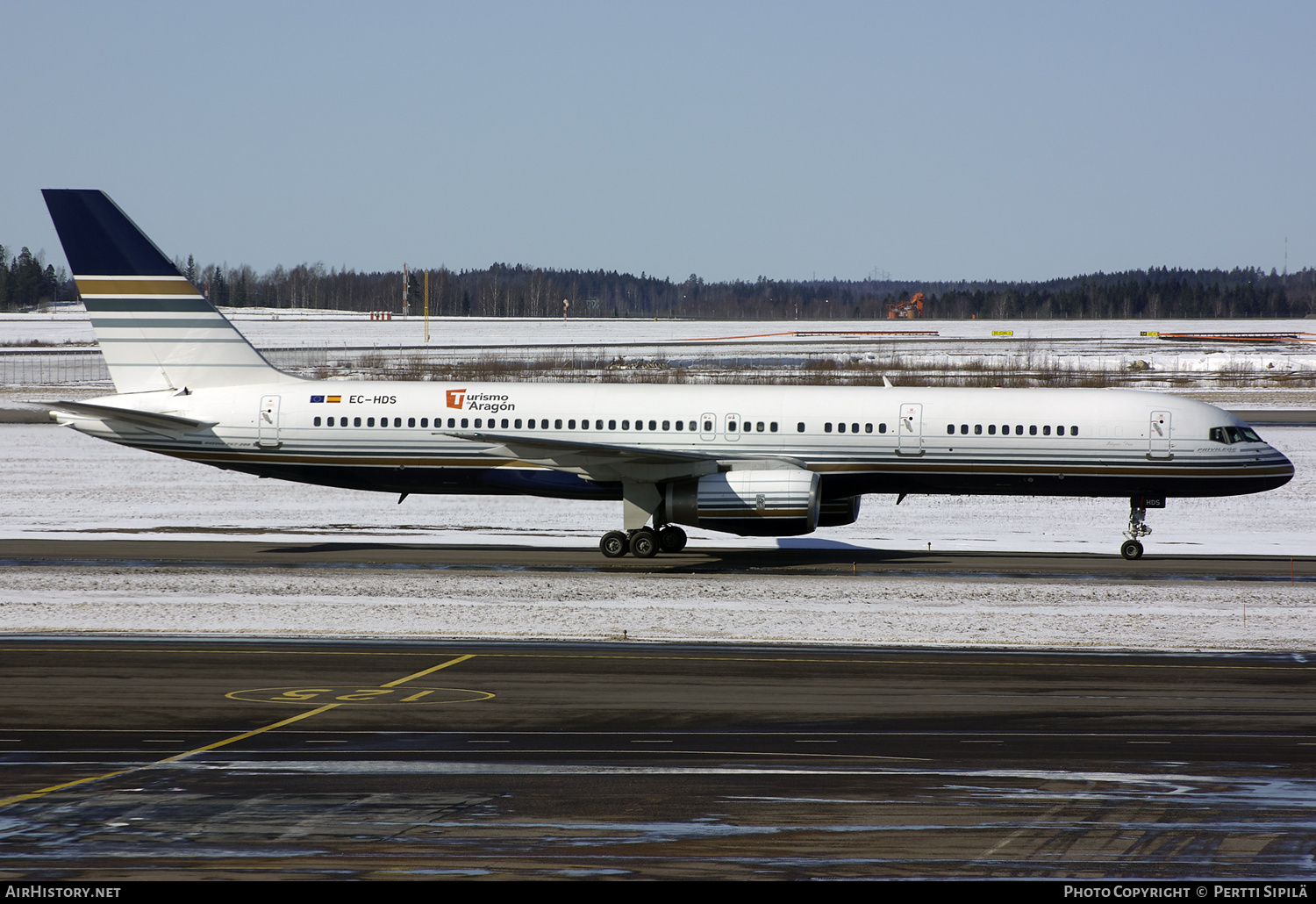 Aircraft Photo of EC-HDS | Boeing 757-256 | Privilege Style | AirHistory.net #198023