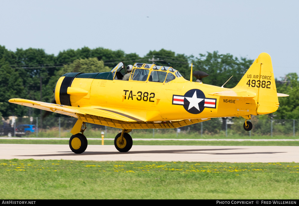 Aircraft Photo of N5451E / 49382 | North American T-6G Texan | USA - Air Force | AirHistory.net #198030