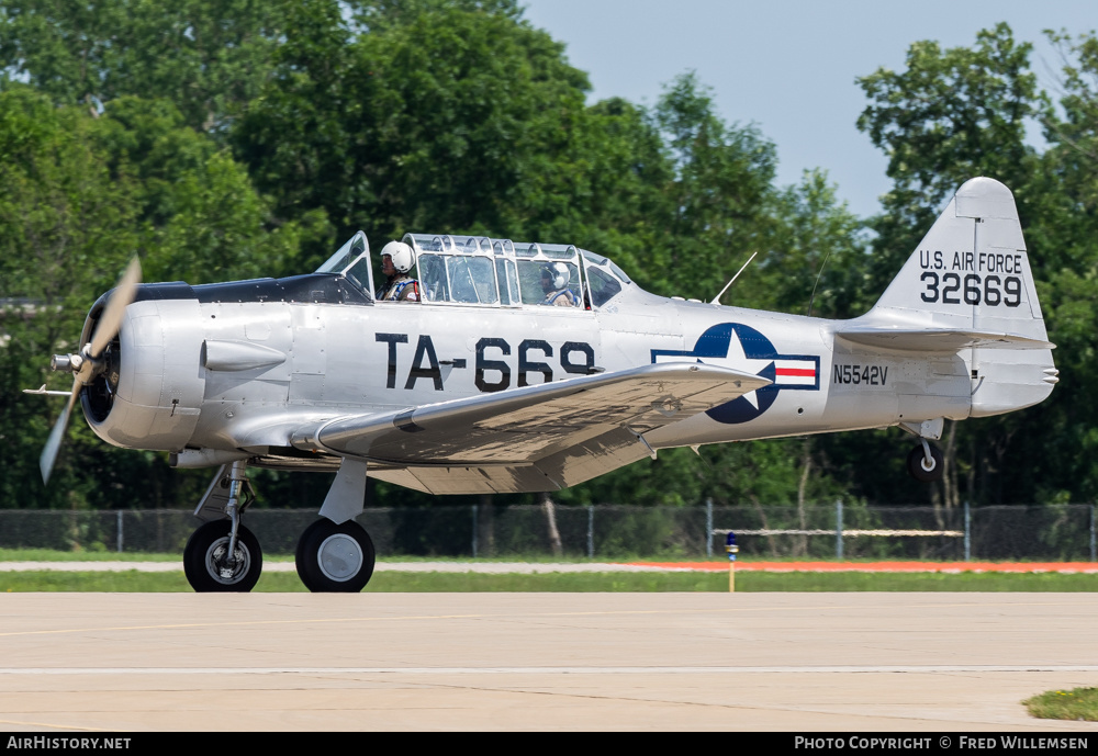 Aircraft Photo of N5542V / 32669 | North American T-6G Texan | USA - Air Force | AirHistory.net #198037