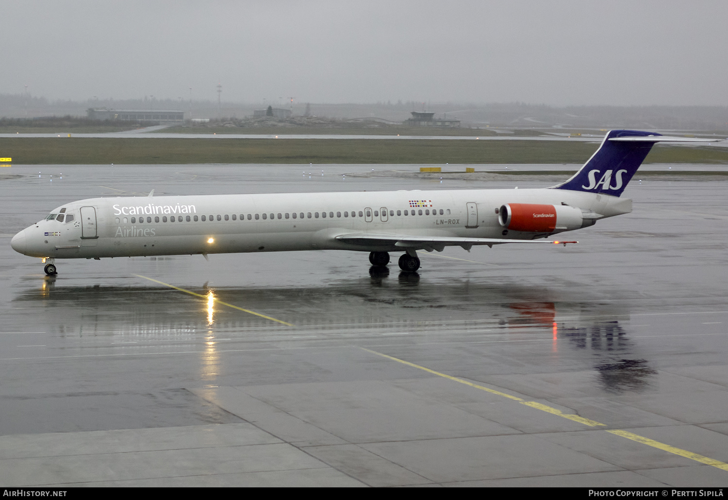 Aircraft Photo of LN-ROX | McDonnell Douglas MD-82 (DC-9-82) | Scandinavian Airlines - SAS | AirHistory.net #198070