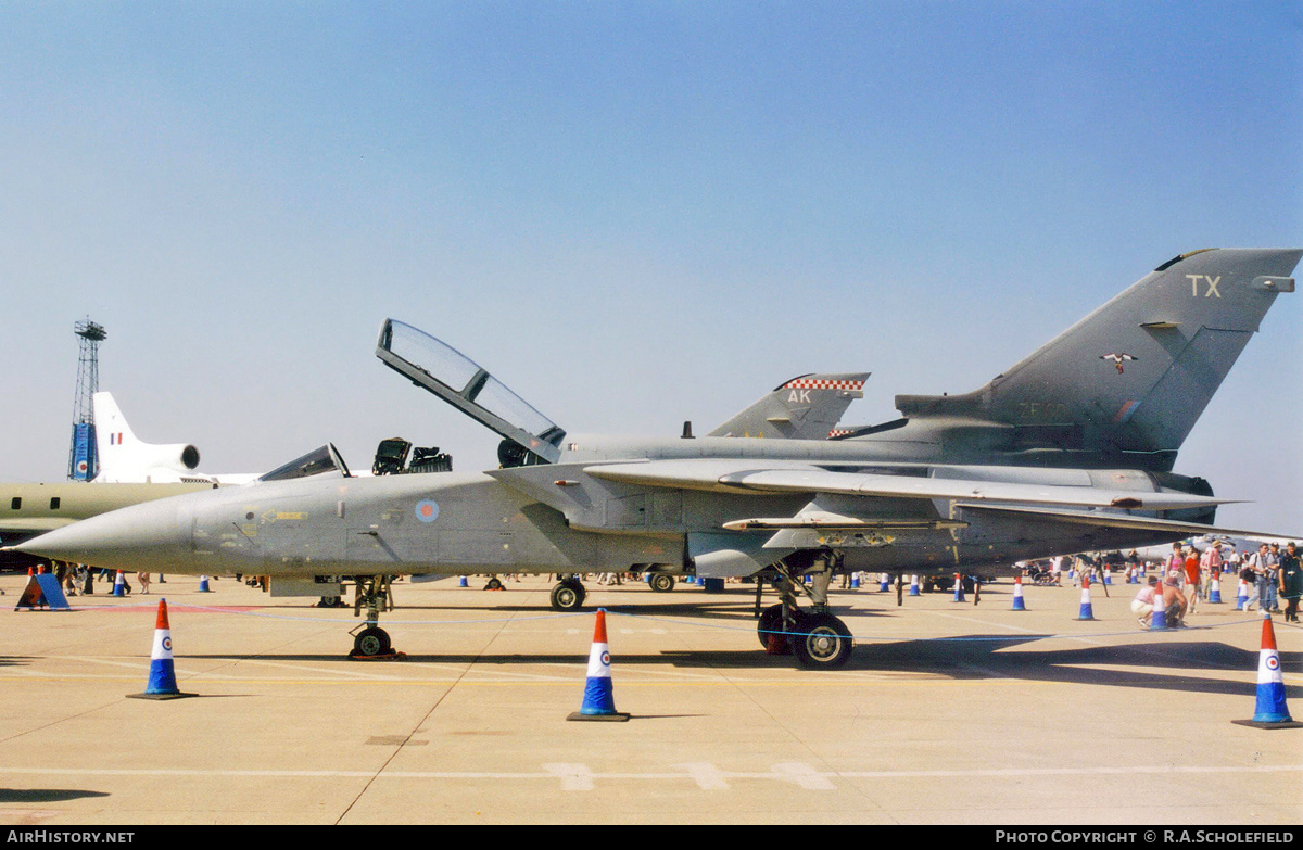 Aircraft Photo of ZE160 | Panavia Tornado F3(T) | UK - Air Force | AirHistory.net #198375