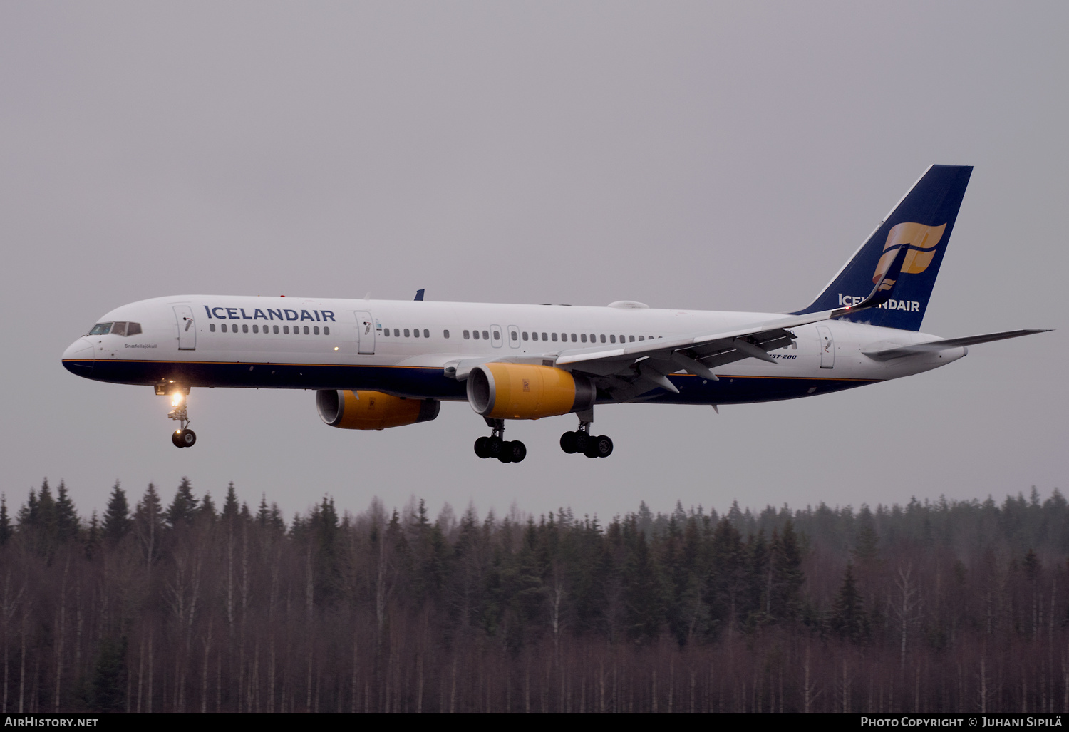 Aircraft Photo of TF-ISD | Boeing 757-223 | Icelandair | AirHistory.net #198873