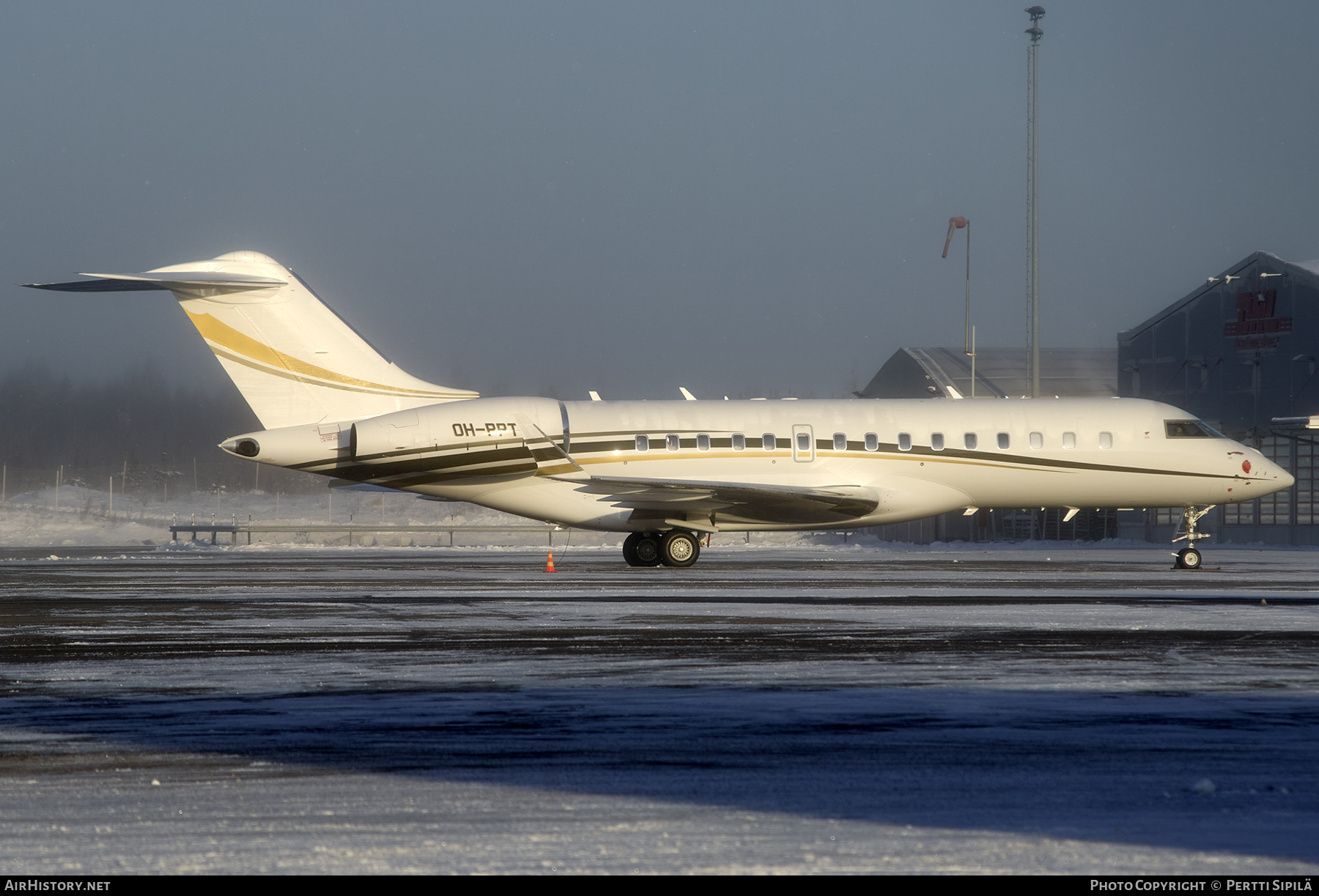 Aircraft Photo of OH-PPT | Bombardier Global Express XRS (BD-700-1A10) | AirHistory.net #198938