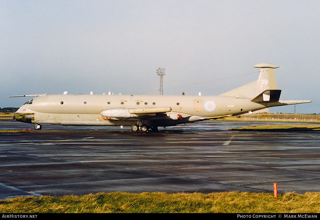 Aircraft Photo of XV239 | Hawker Siddeley Nimrod MR2P | UK - Air Force | AirHistory.net #198941