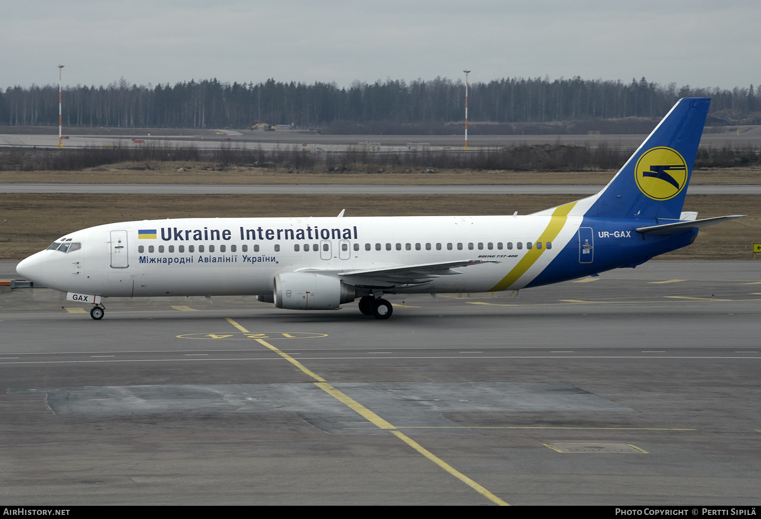 Aircraft Photo of UR-GAX | Boeing 737-4Y0 | Ukraine International Airlines | AirHistory.net #199025