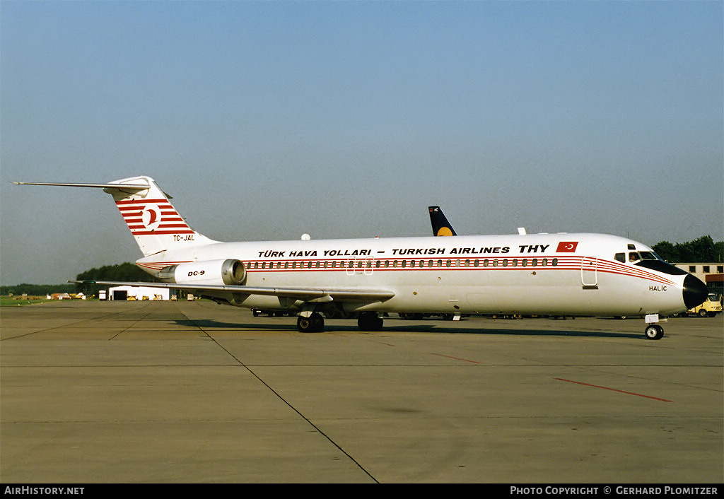 Aircraft Photo of TC-JAL | McDonnell Douglas DC-9-32 | THY Türk Hava Yolları - Turkish Airlines | AirHistory.net #199218