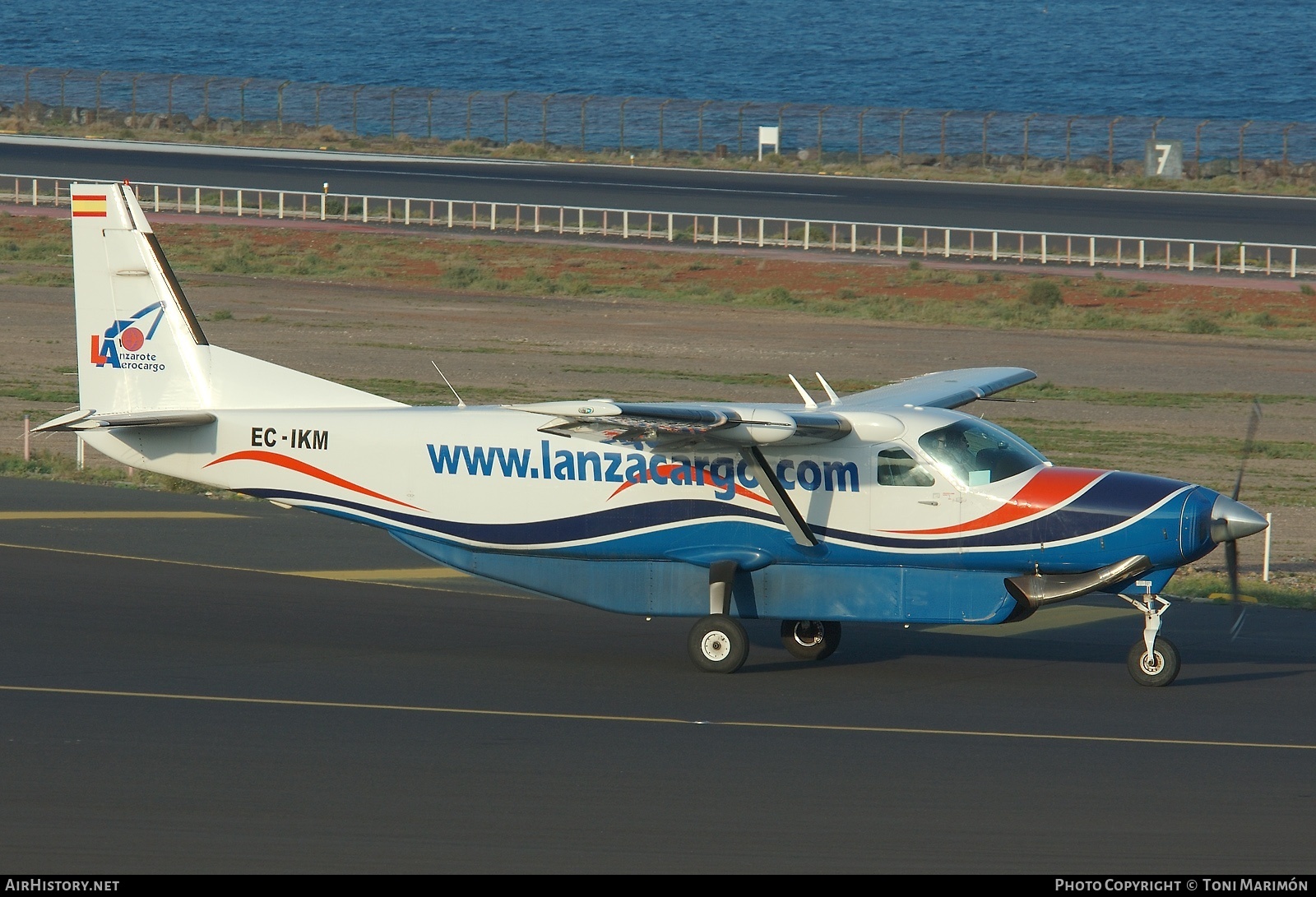 Aircraft Photo of EC-IKM | Cessna 208B Super Cargomaster | Lanzarote Aerocargo | AirHistory.net #199274