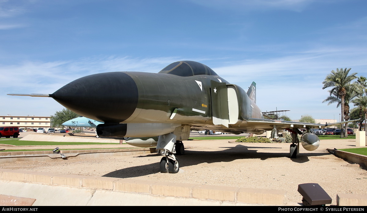 Aircraft Photo of 67-0327 / AF67-327 | McDonnell Douglas F-4E Phantom II | USA - Air Force | AirHistory.net #199440