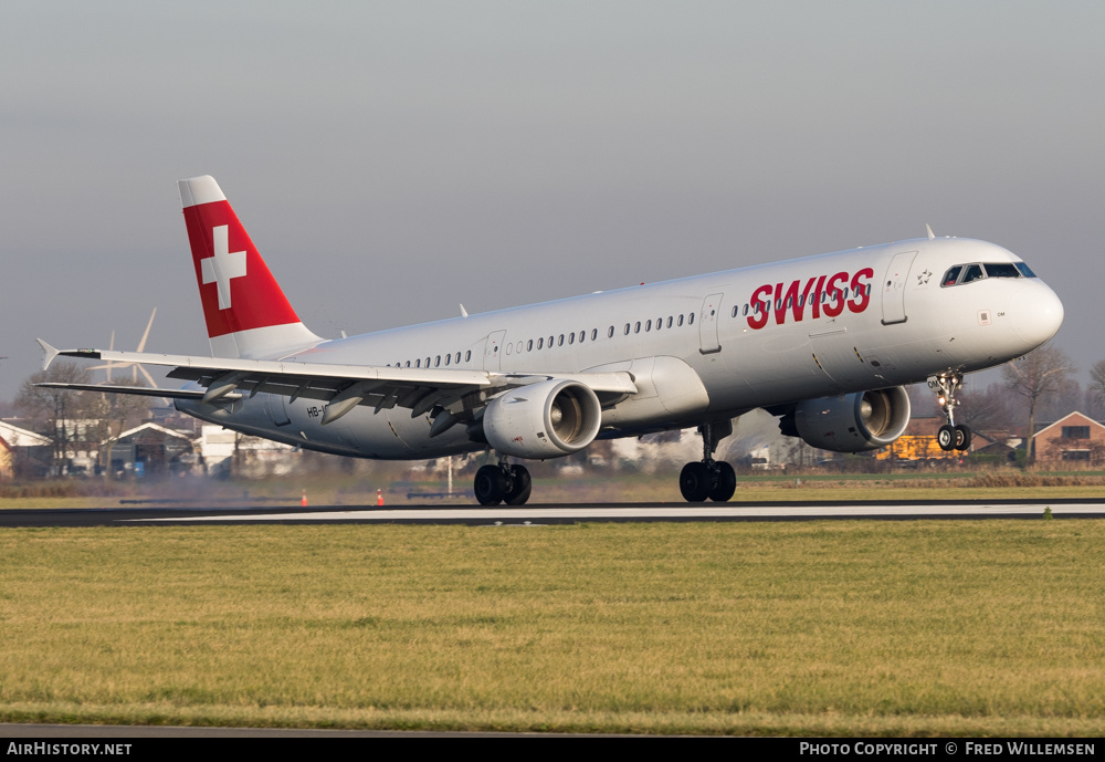 Aircraft Photo of HB-IOM | Airbus A321-212 | Swiss International Air Lines | AirHistory.net #199452