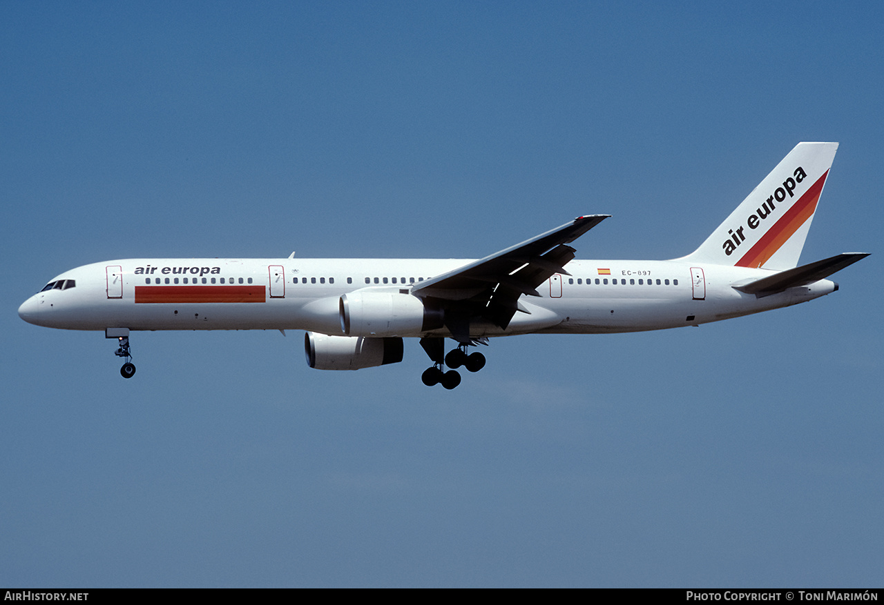 Aircraft Photo of EC-897 | Boeing 757-236 | Air Europa | AirHistory.net #199470
