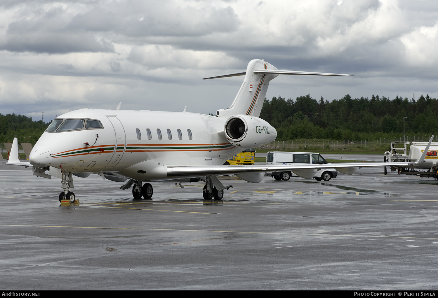 Aircraft Photo of OE-HNL | Bombardier Challenger 300 (BD-100-1A10) | AirHistory.net #199506