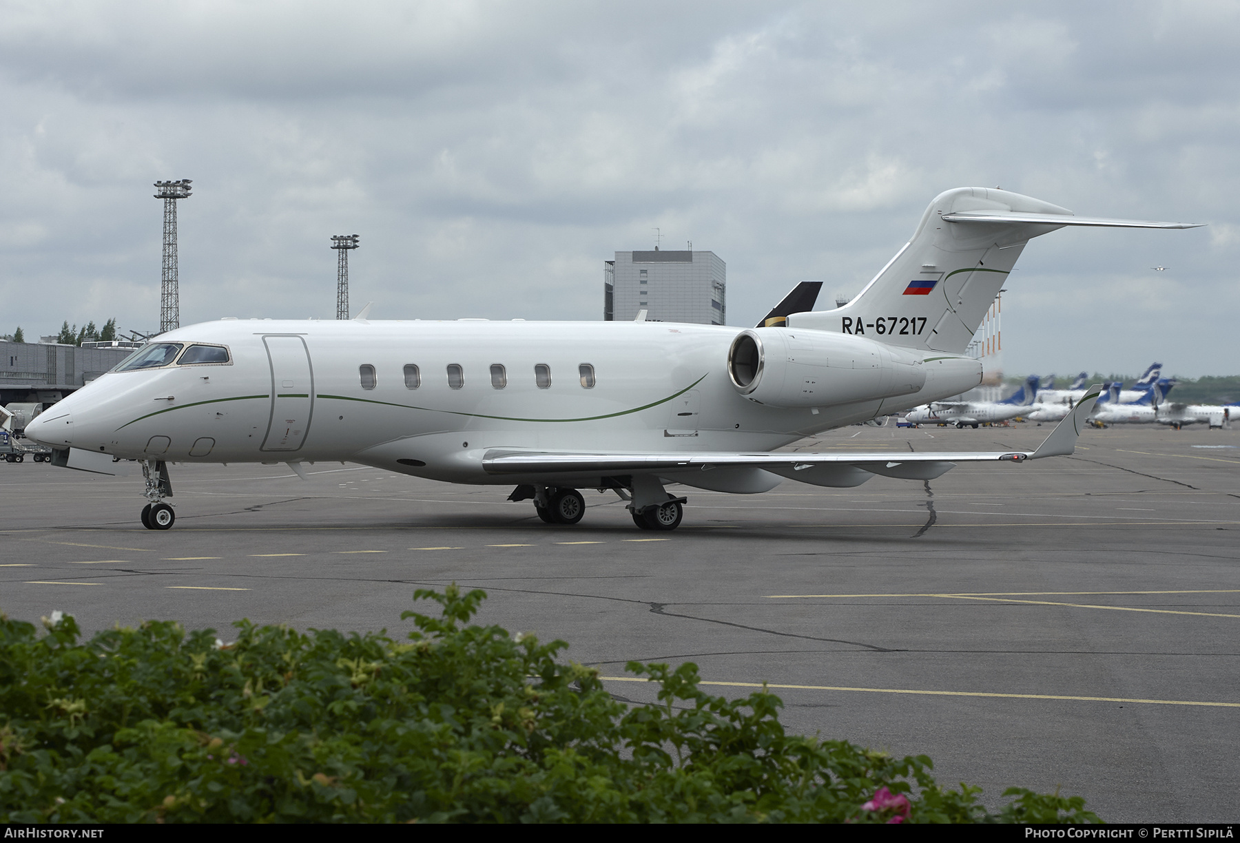 Aircraft Photo of RA-67217 | Bombardier Challenger 300 (BD-100-1A10) | AirHistory.net #199517
