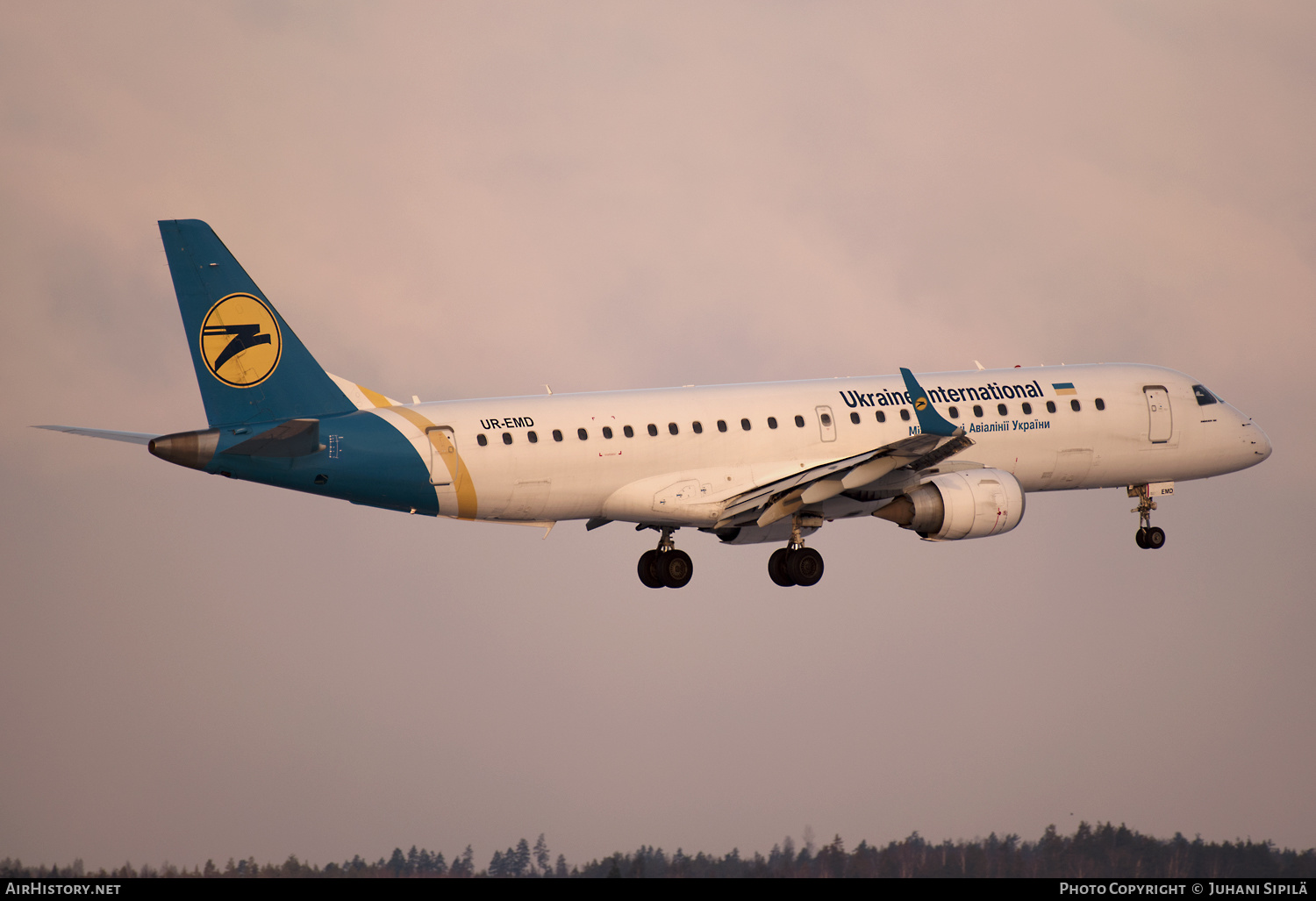 Aircraft Photo of UR-EMD | Embraer 190STD (ERJ-190-100STD) | Ukraine International Airlines | AirHistory.net #199611
