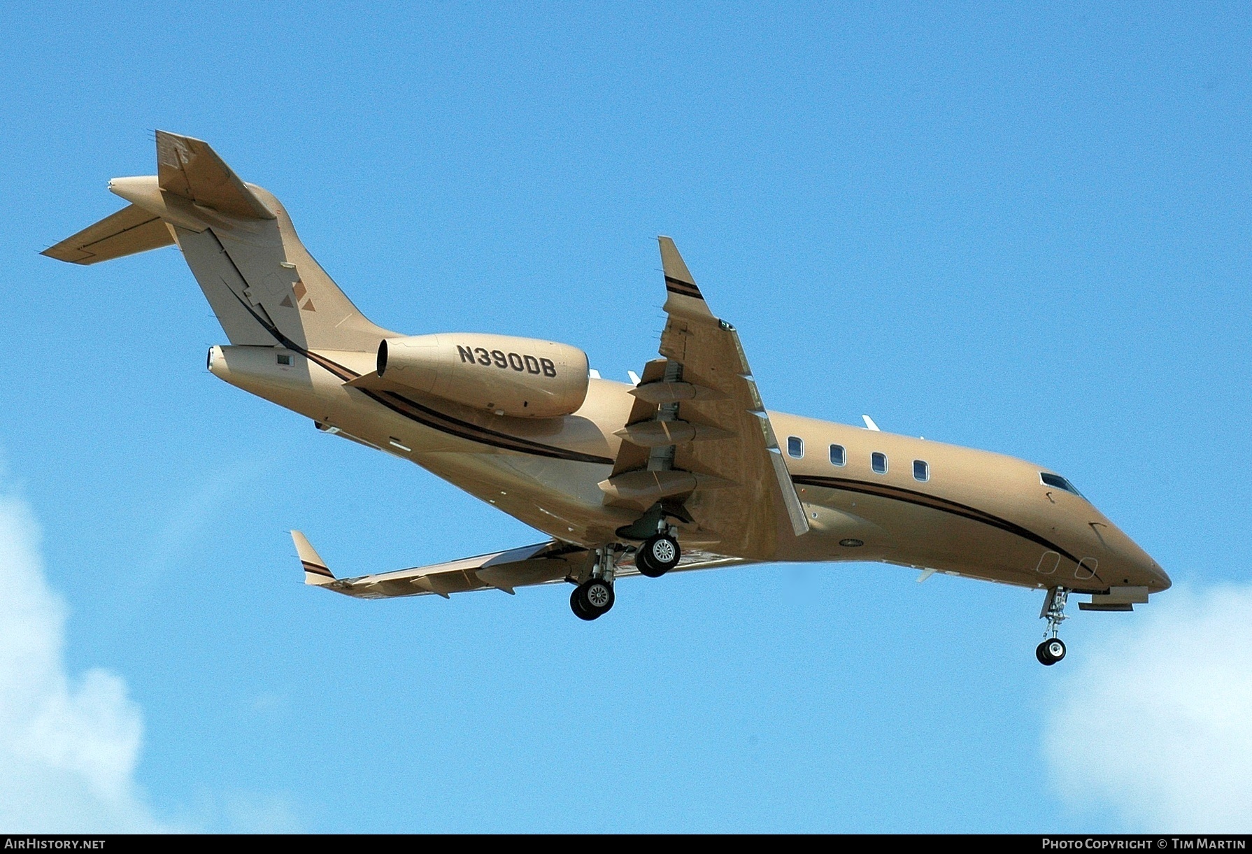Aircraft Photo of N390DB | Bombardier Challenger 300 (BD-100-1A10) | AirHistory.net #200423