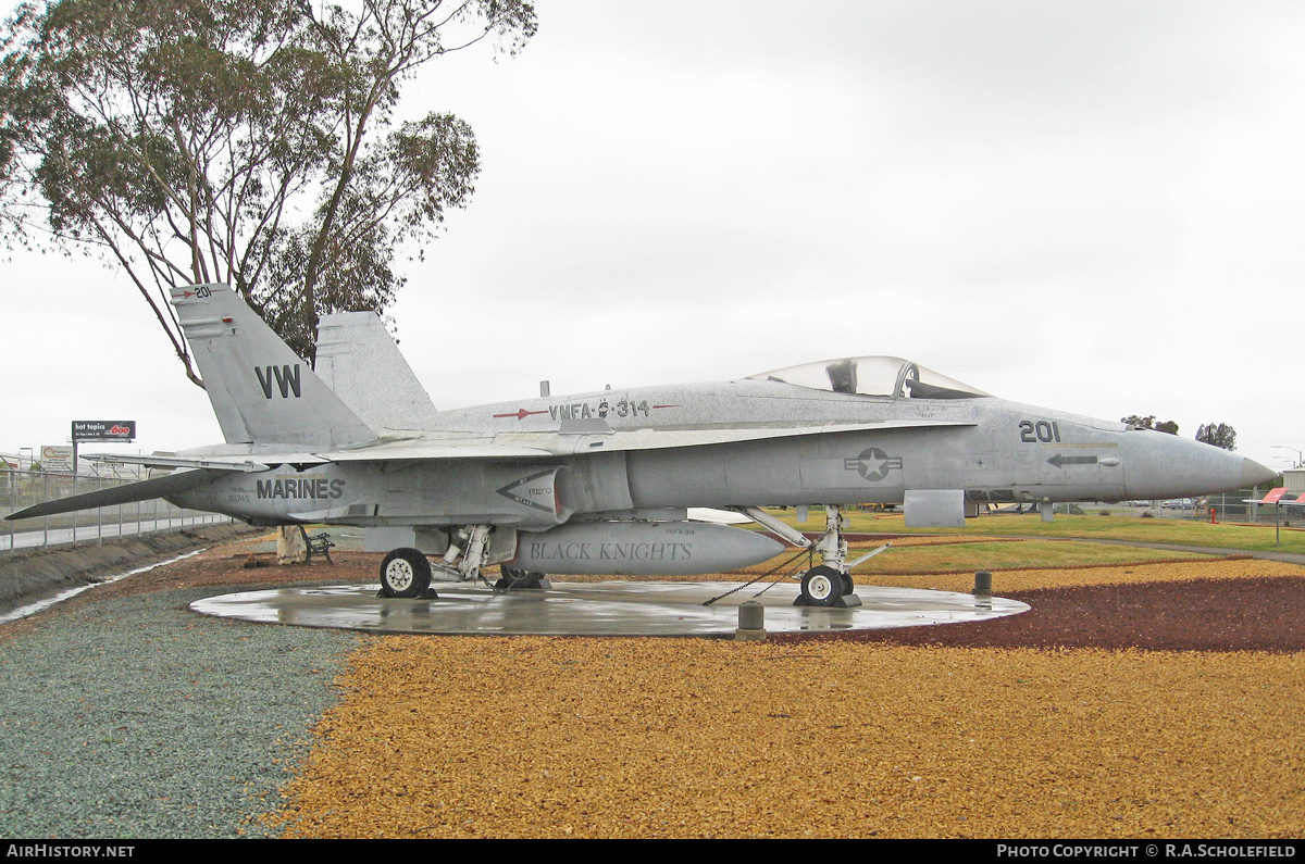 Aircraft Photo of 161749 | McDonnell Douglas F/A-18A Hornet | USA - Marines | AirHistory.net #200424