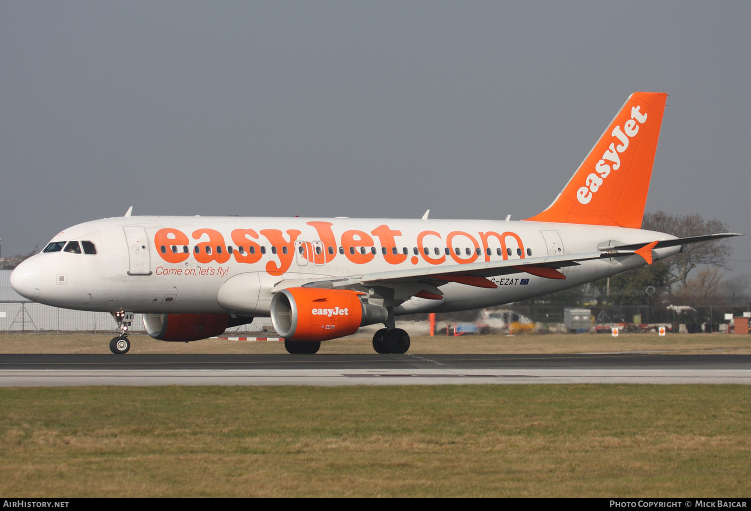 Aircraft Photo of G-EZAT | Airbus A319-111 | EasyJet | AirHistory.net #200481