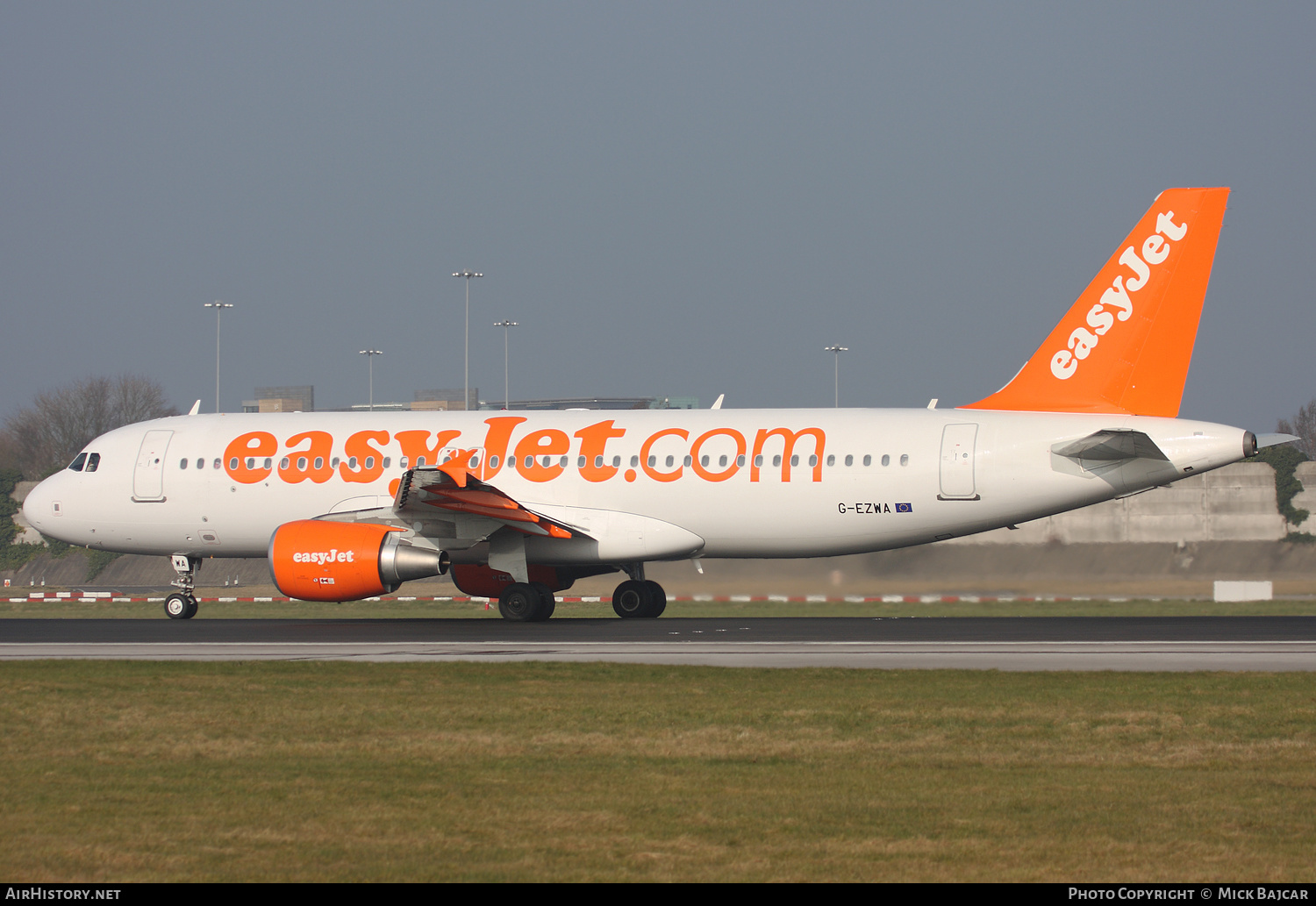 Aircraft Photo of G-EZWA | Airbus A320-214 | EasyJet | AirHistory.net #200482