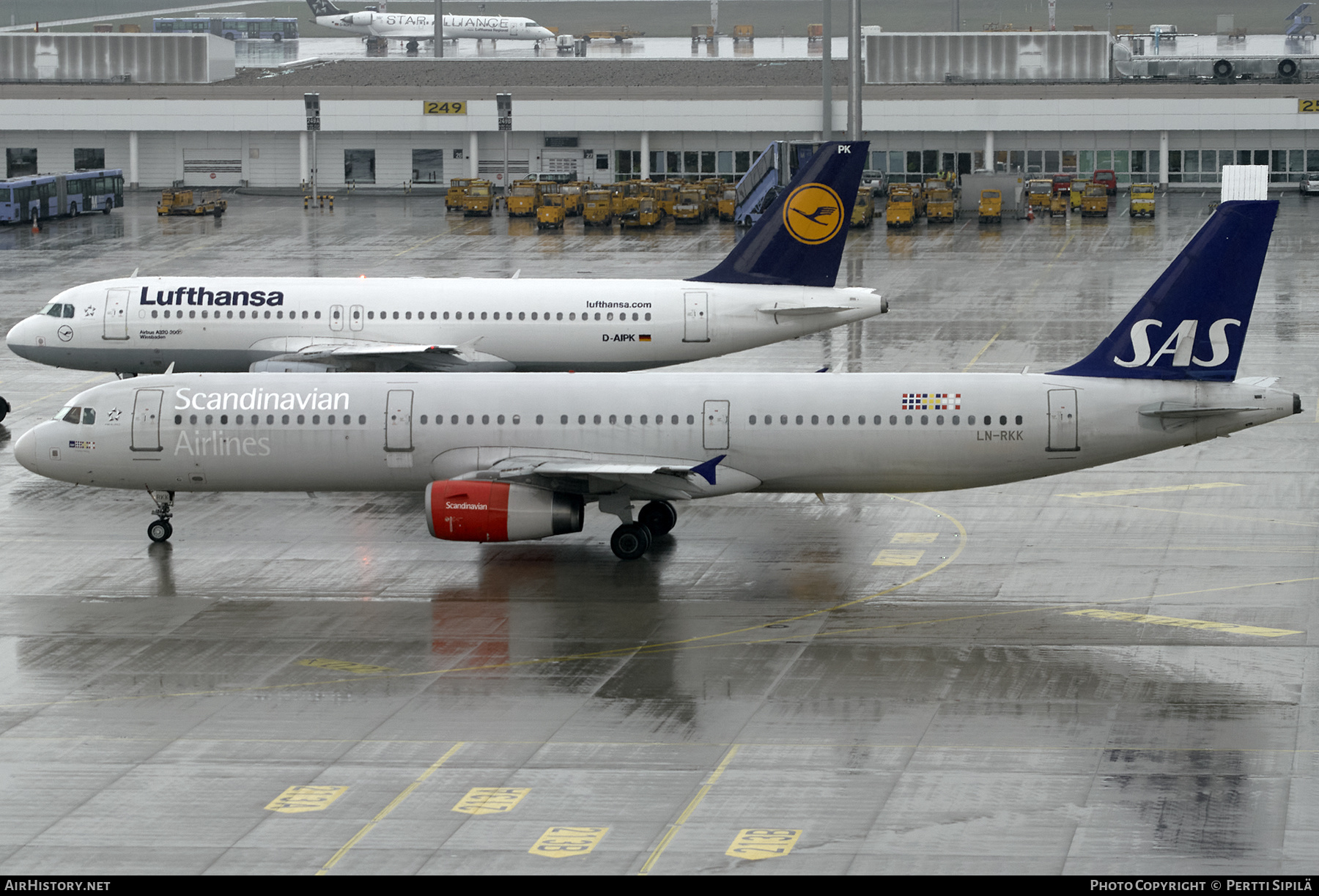 Aircraft Photo of LN-RKK | Airbus A321-232 | Scandinavian Airlines - SAS | AirHistory.net #200588
