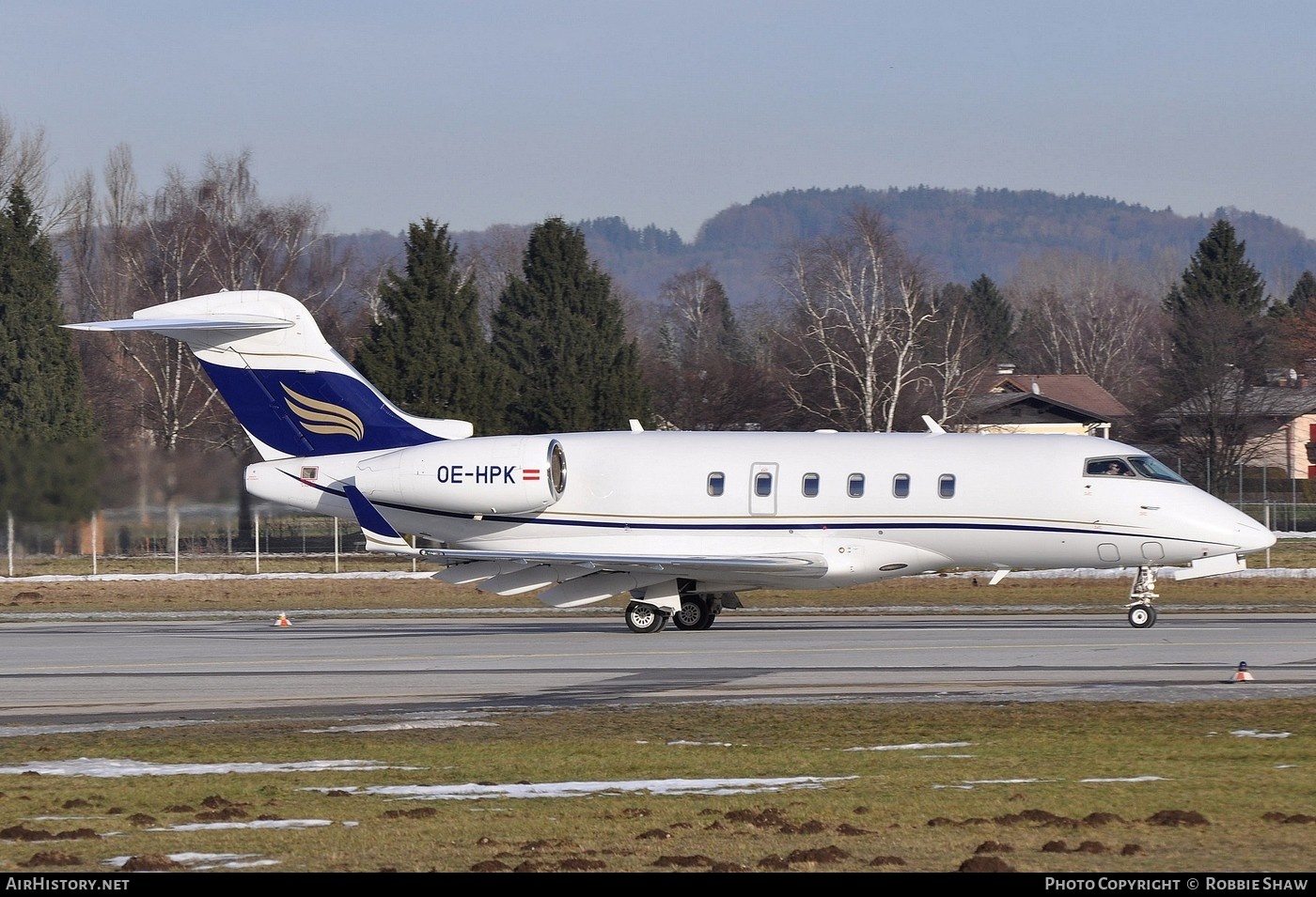 Aircraft Photo of OE-HPK | Bombardier Challenger 300 (BD-100-1A10) | Amira Air | AirHistory.net #200855