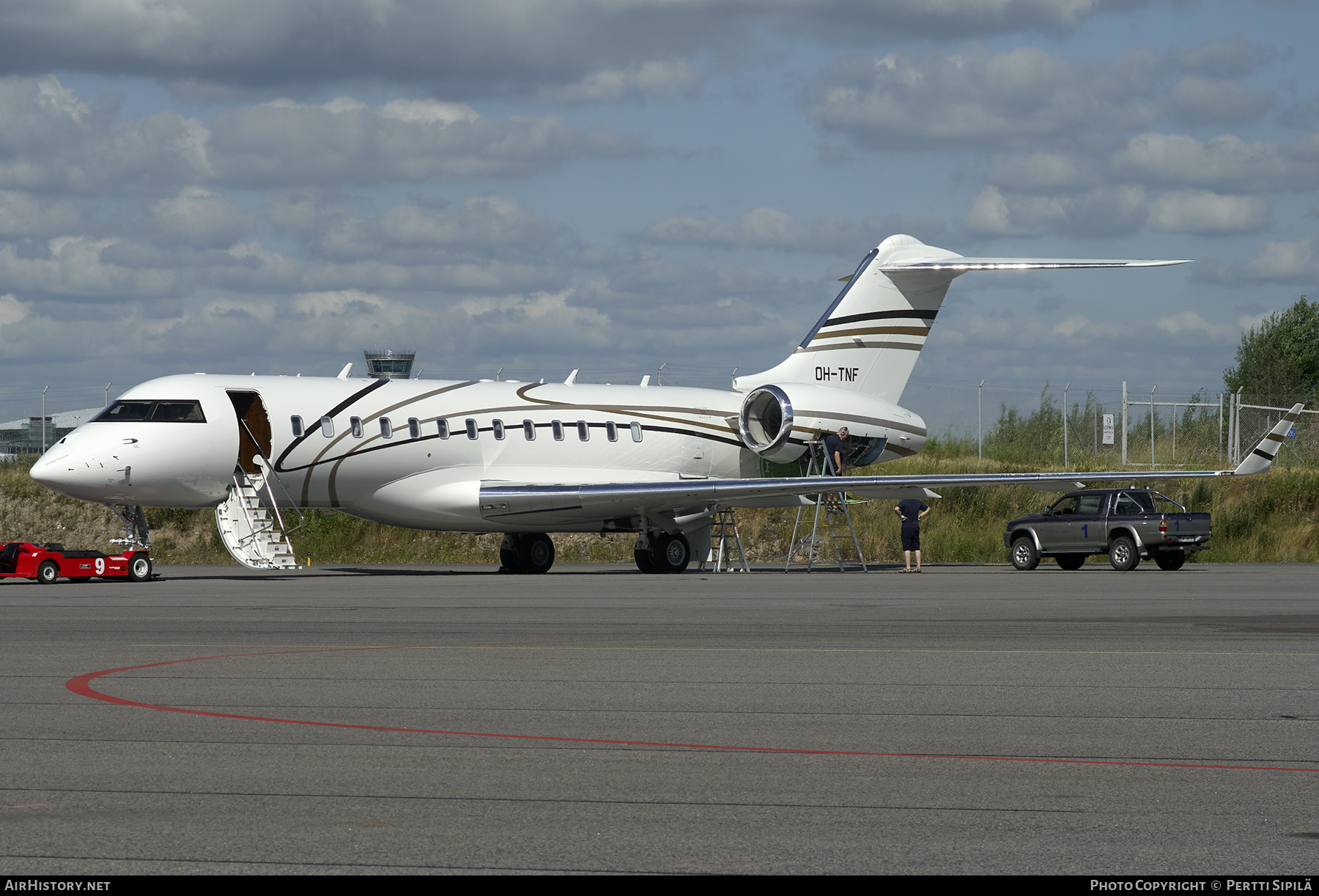 Aircraft Photo of OH-TNF | Bombardier Global Express XRS (BD-700-1A10) | AirHistory.net #200980