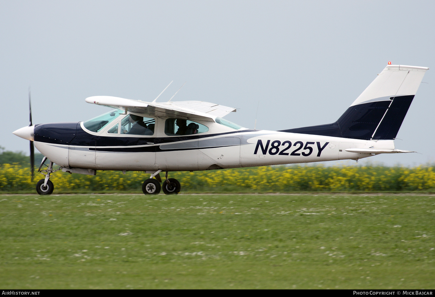 Aircraft Photo of N8225Y | Cessna 177RG Cardinal RG | AirHistory.net #201154