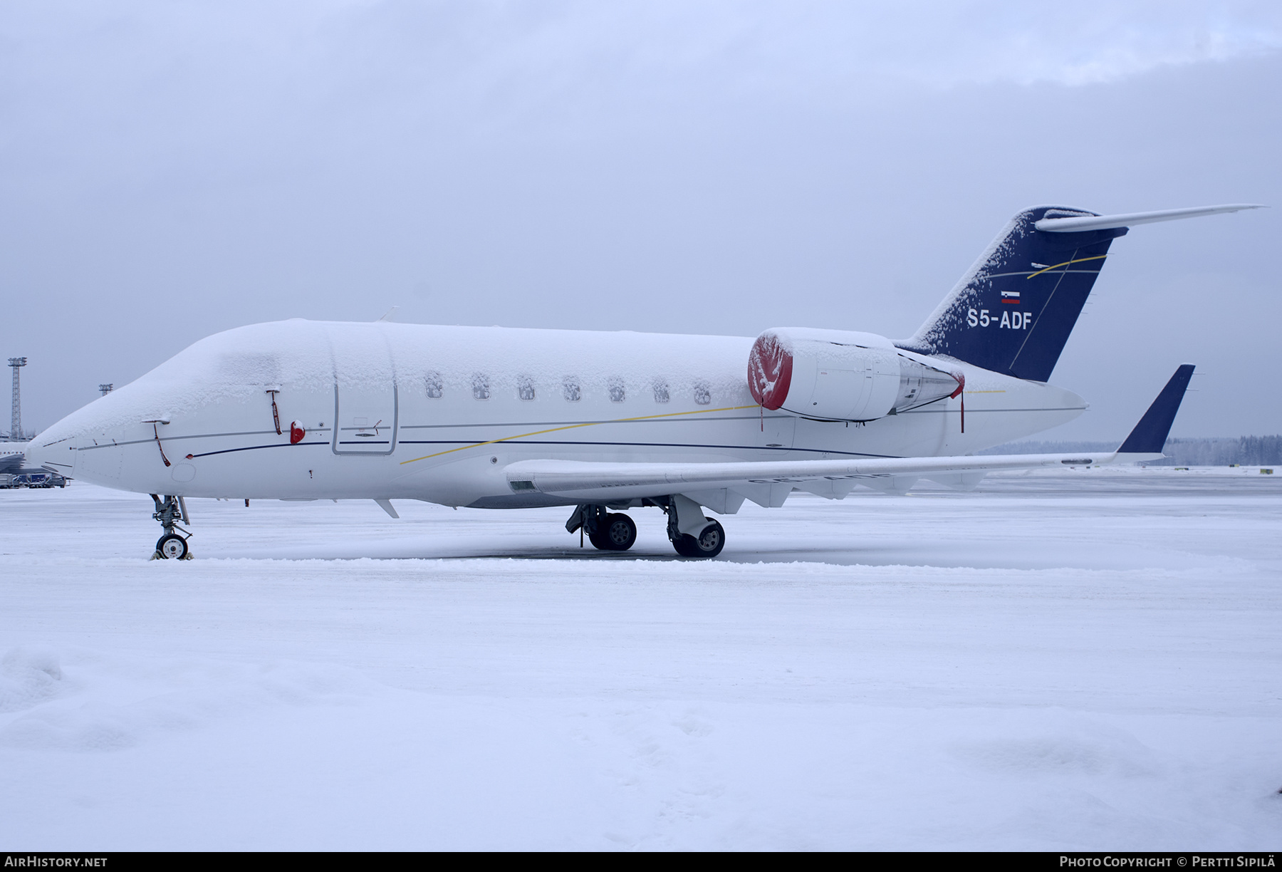 Aircraft Photo of S5-ADF | Bombardier Challenger 605 (CL-600-2B16) | AirHistory.net #201200