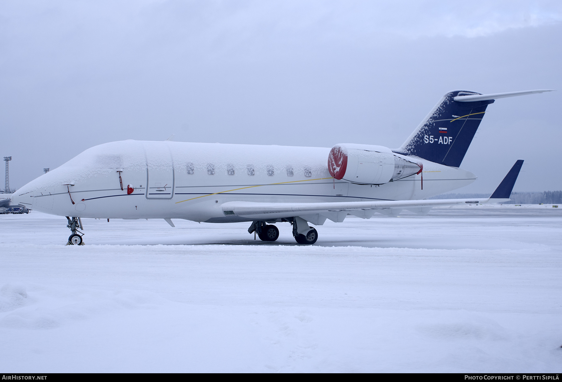 Aircraft Photo of S5-ADF | Bombardier Challenger 605 (CL-600-2B16) | AirHistory.net #201200