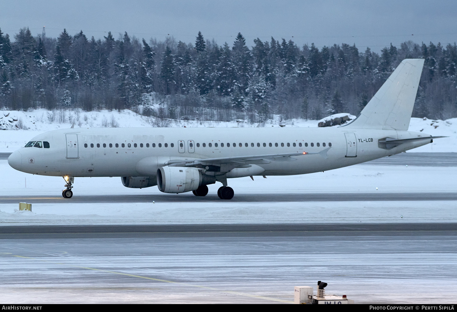 Aircraft Photo of YL-LCB | Airbus A320-211 | AirHistory.net #201220