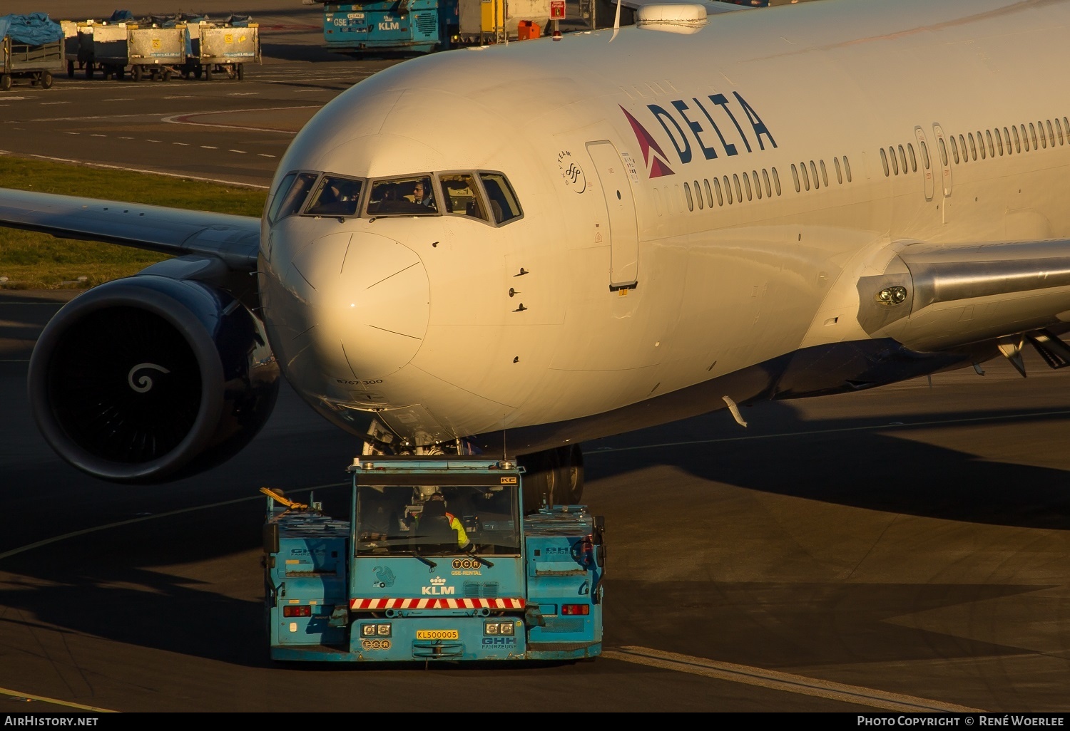 Aircraft Photo of N1610D | Boeing 767-332/ER | Delta Air Lines | AirHistory.net #201408