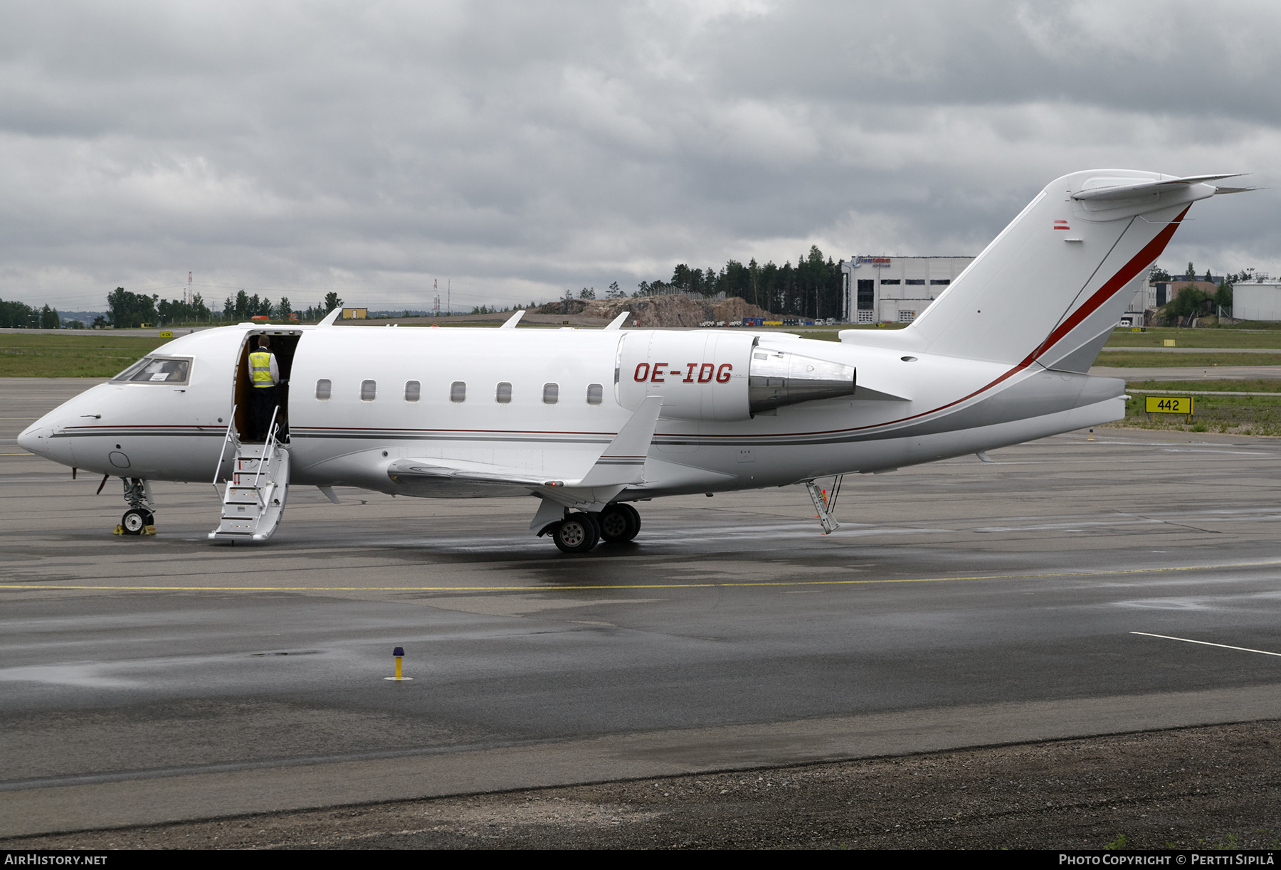 Aircraft Photo of OE-IDG | Bombardier Challenger 604 (CL-600-2B16) | AirHistory.net #201652