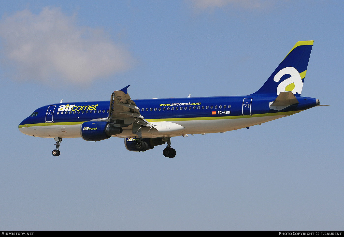 Aircraft Photo of EC-KBM | Airbus A320-211 | Air Comet | AirHistory.net #201692