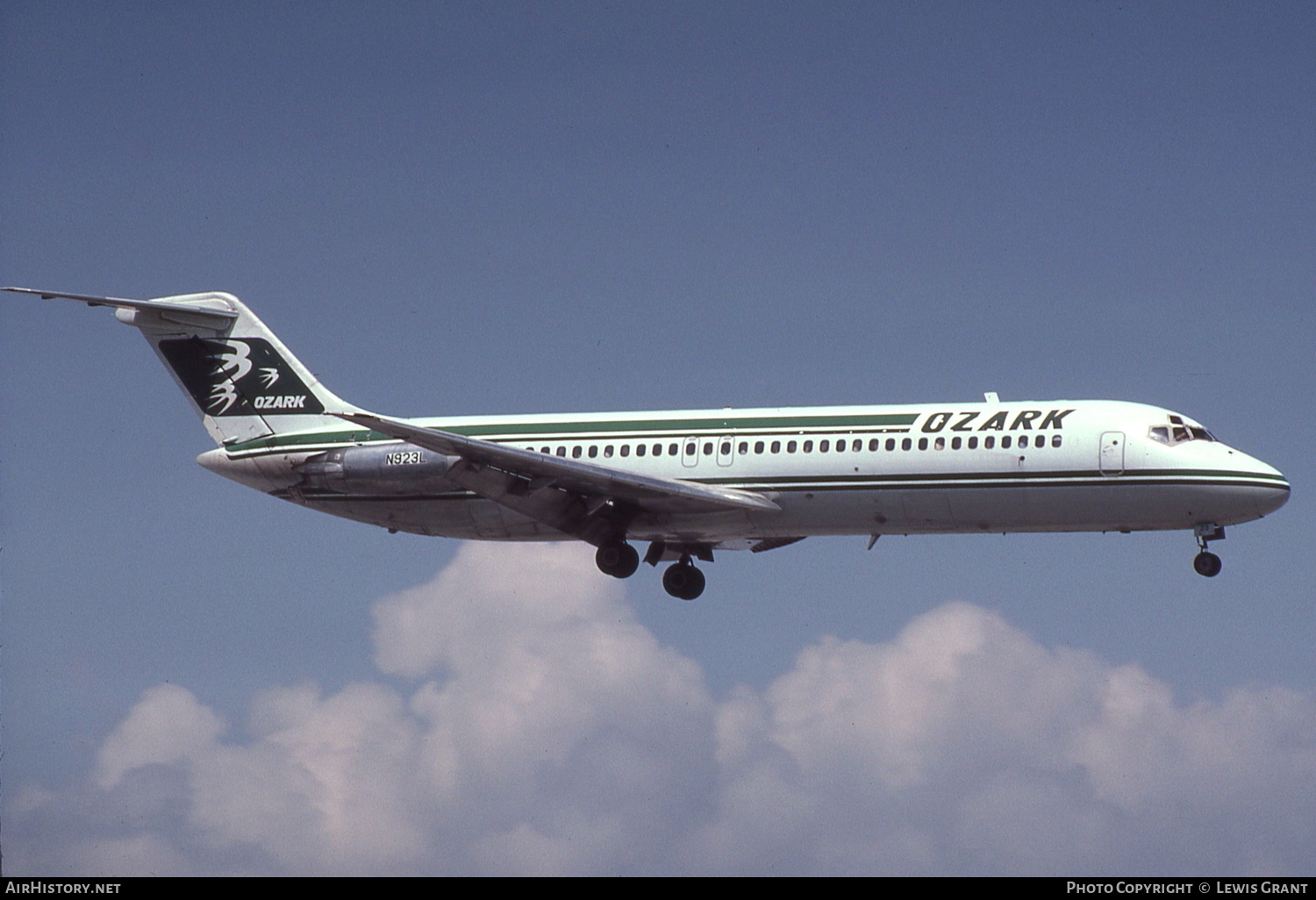 Aircraft Photo of N923L | McDonnell Douglas DC-9-32 | Ozark Air Lines | AirHistory.net #201848