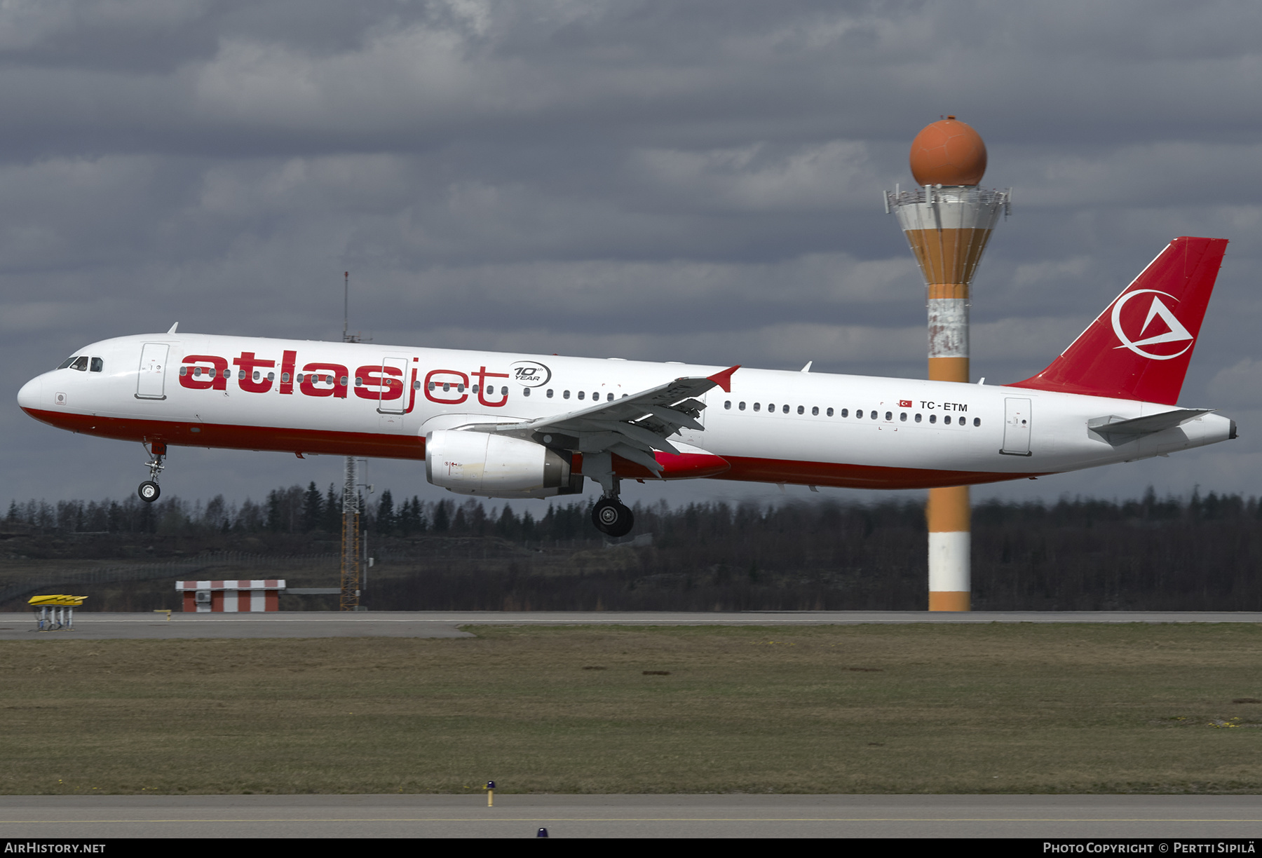 Aircraft Photo of TC-ETM | Airbus A321-131 | Atlasjet Airlines | AirHistory.net #202224