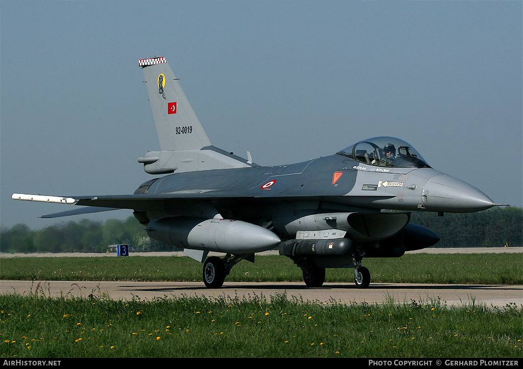 Aircraft Photo of 92-0019 | General Dynamics F-16CG Night Falcon | Turkey - Air Force | AirHistory.net #202407