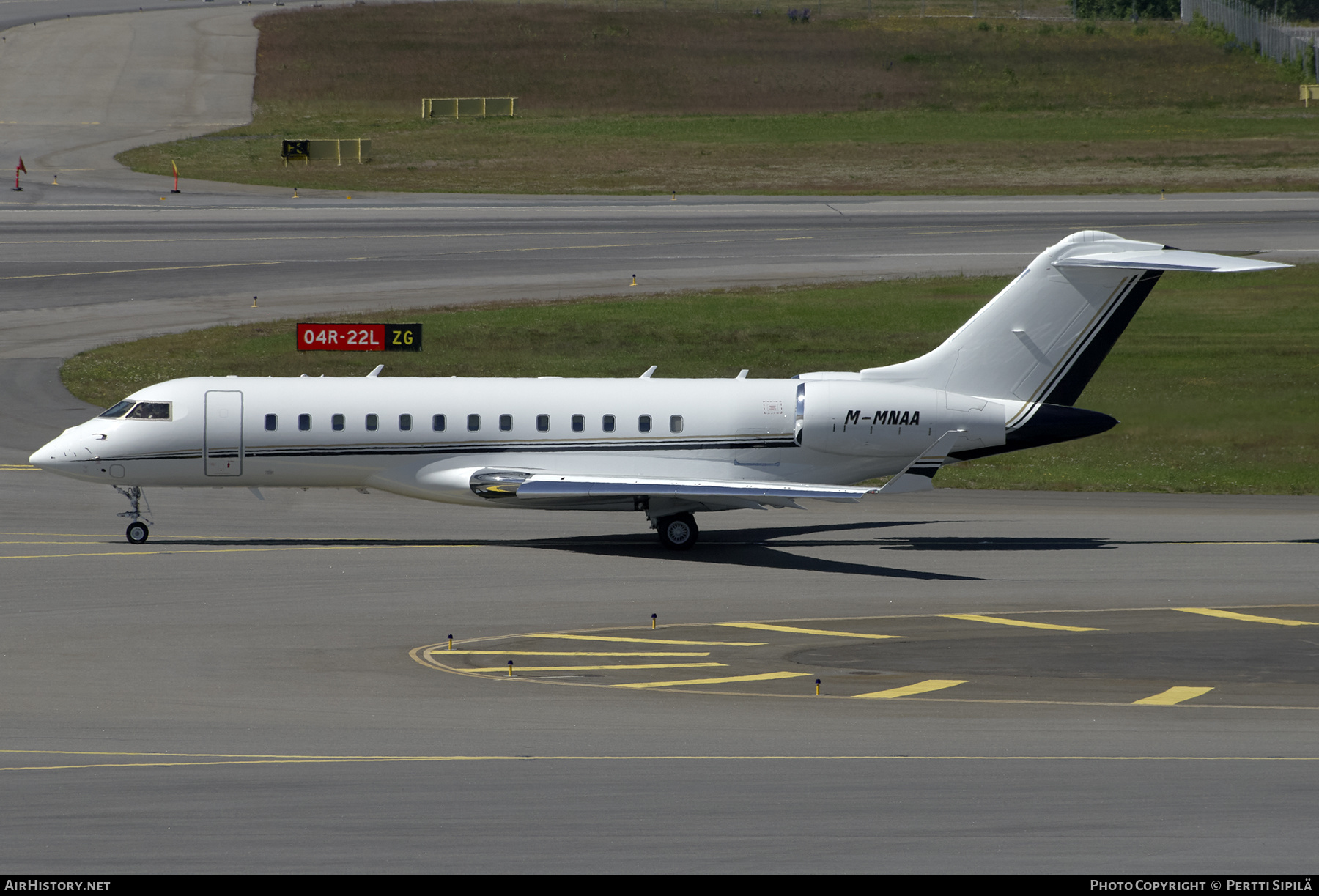 Aircraft Photo of M-MNAA | Bombardier Global 6000 (BD-700-1A10) | AirHistory.net #202439