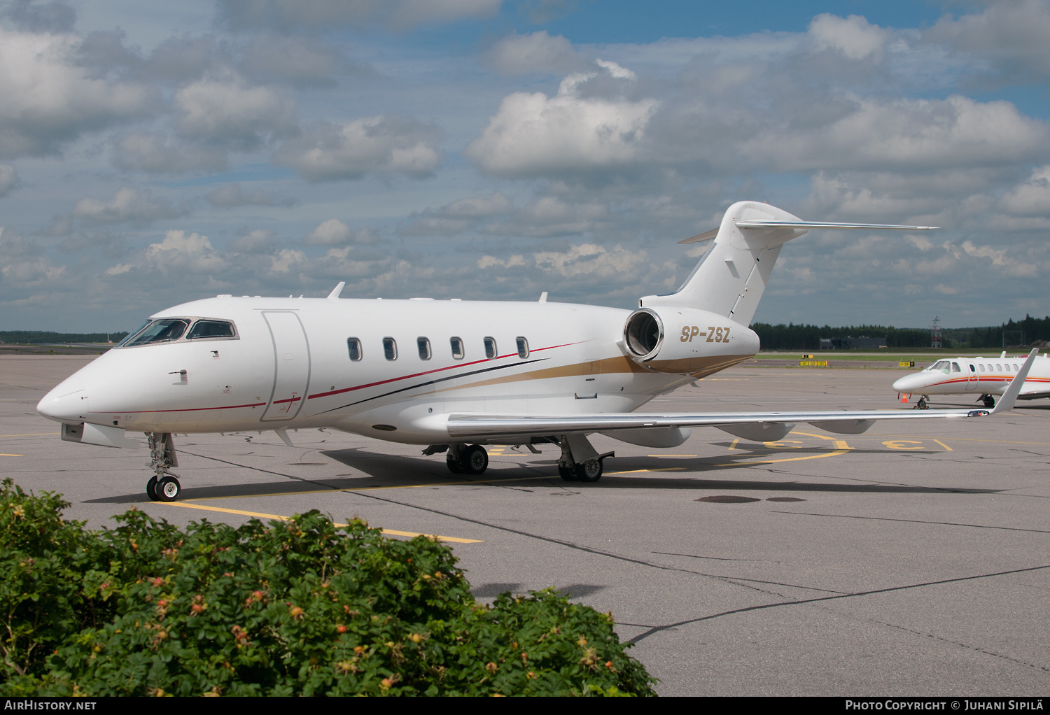 Aircraft Photo of SP-ZSZ | Bombardier Challenger 300 (BD-100-1A10) | AirHistory.net #202863