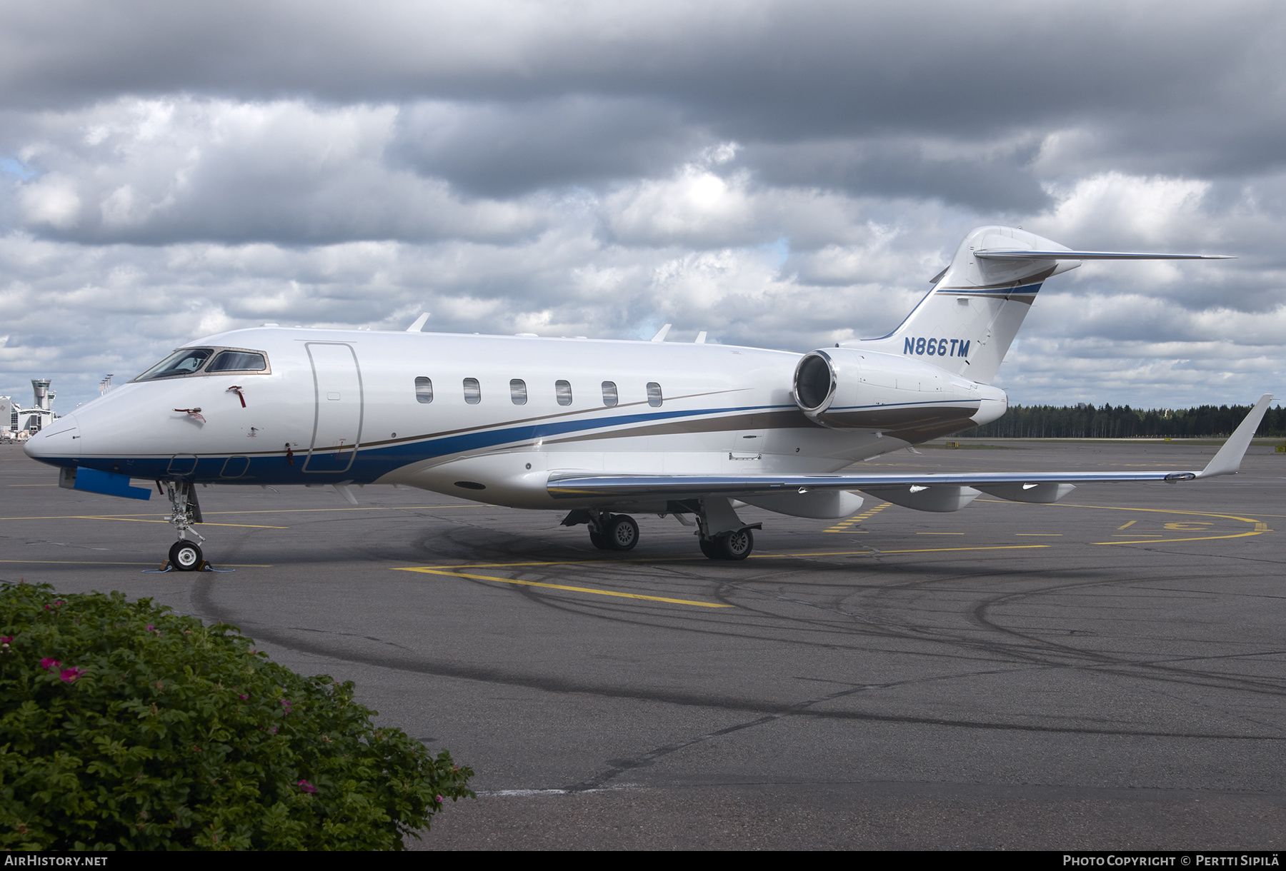 Aircraft Photo of N866TM | Bombardier Challenger 300 (BD-100-1A10) | AirHistory.net #202869