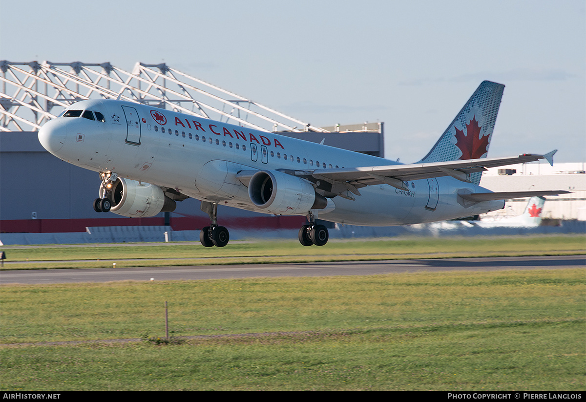 Aircraft Photo of C-FGKH | Airbus A320-214 | Air Canada | AirHistory.net #202901