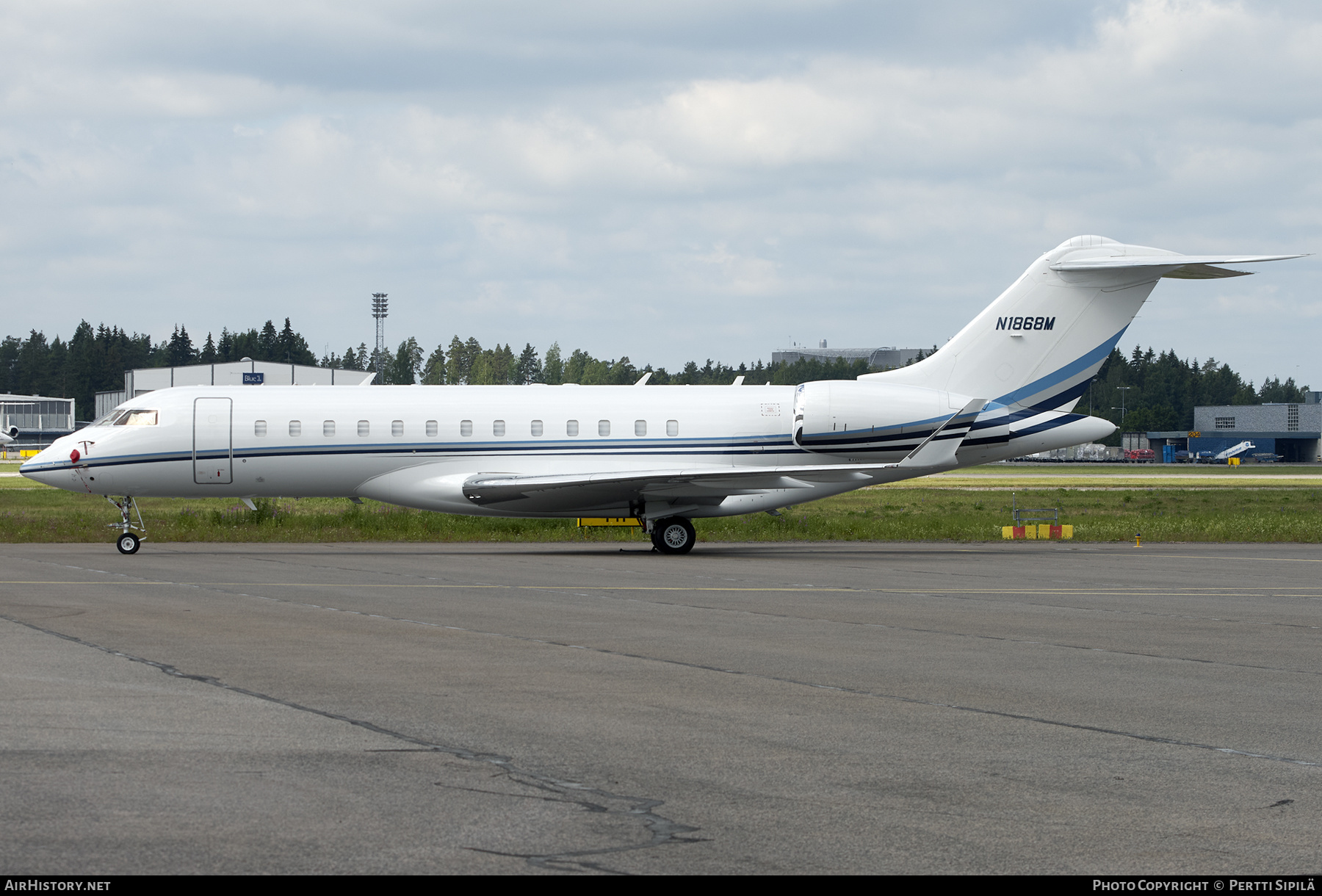Aircraft Photo of N1868M | Bombardier Global Express (BD-700-1A10) | AirHistory.net #202935