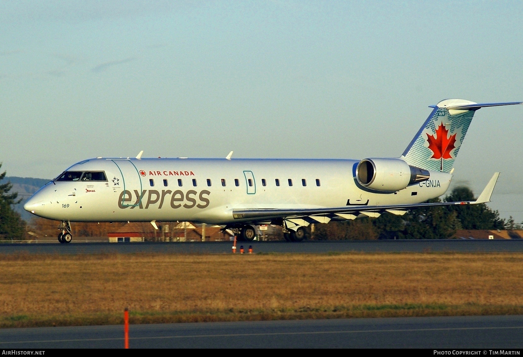 Aircraft Photo of C-GNJA | Bombardier CRJ-200ER (CL-600-2B19) | Air Canada Express | AirHistory.net #202952